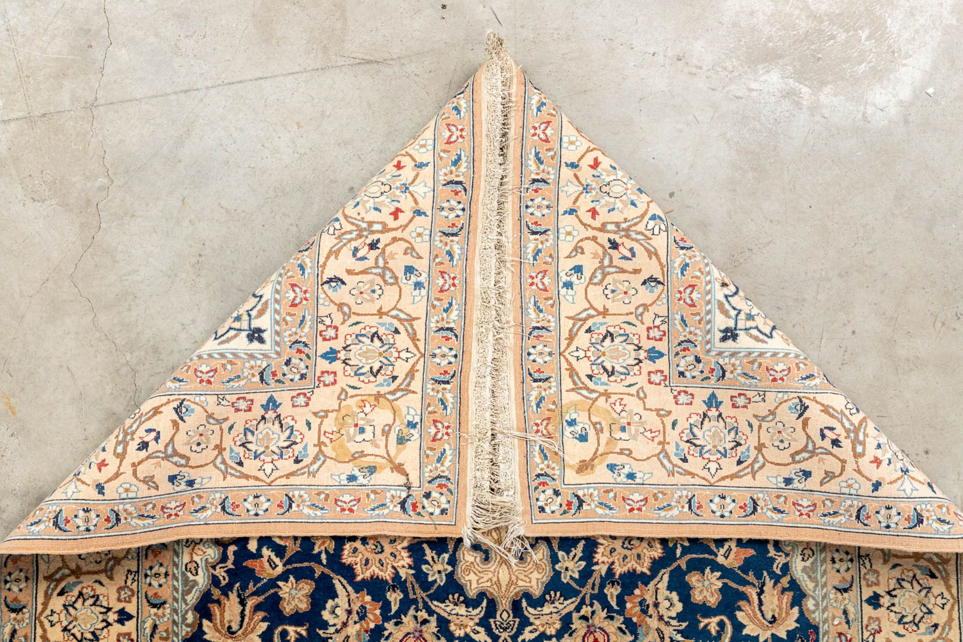 An Oriental hand-made carpet. Keshan. (119 x 185 cm) - Image 3 of 8