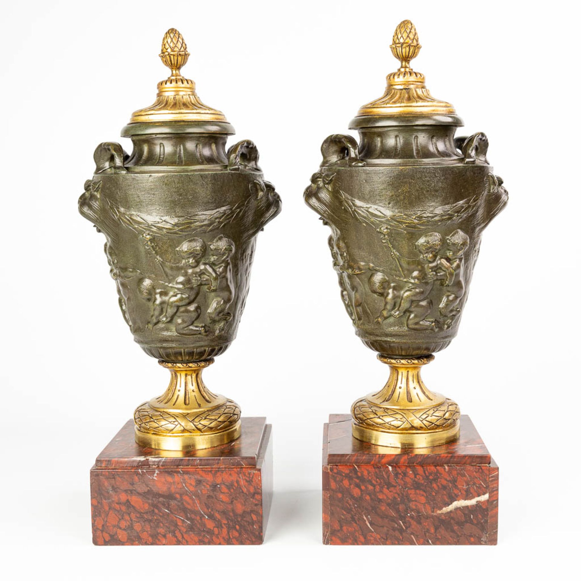 A pair of cassolettes made of patinated and gilt bronze and decorated with putti - Image 3 of 7