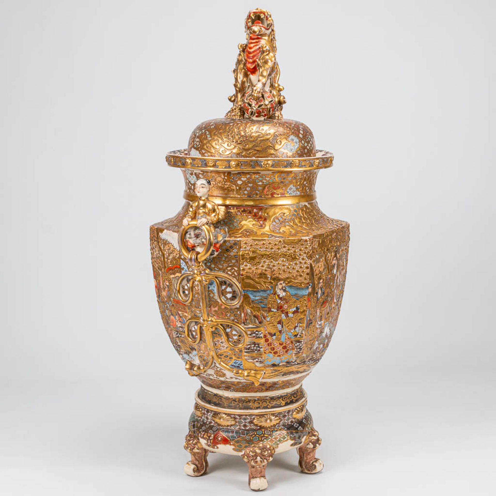 An exceptionally large Satsuma vase with lid on ceramic base, Emperor decor, Japan 19th century. - Image 5 of 31