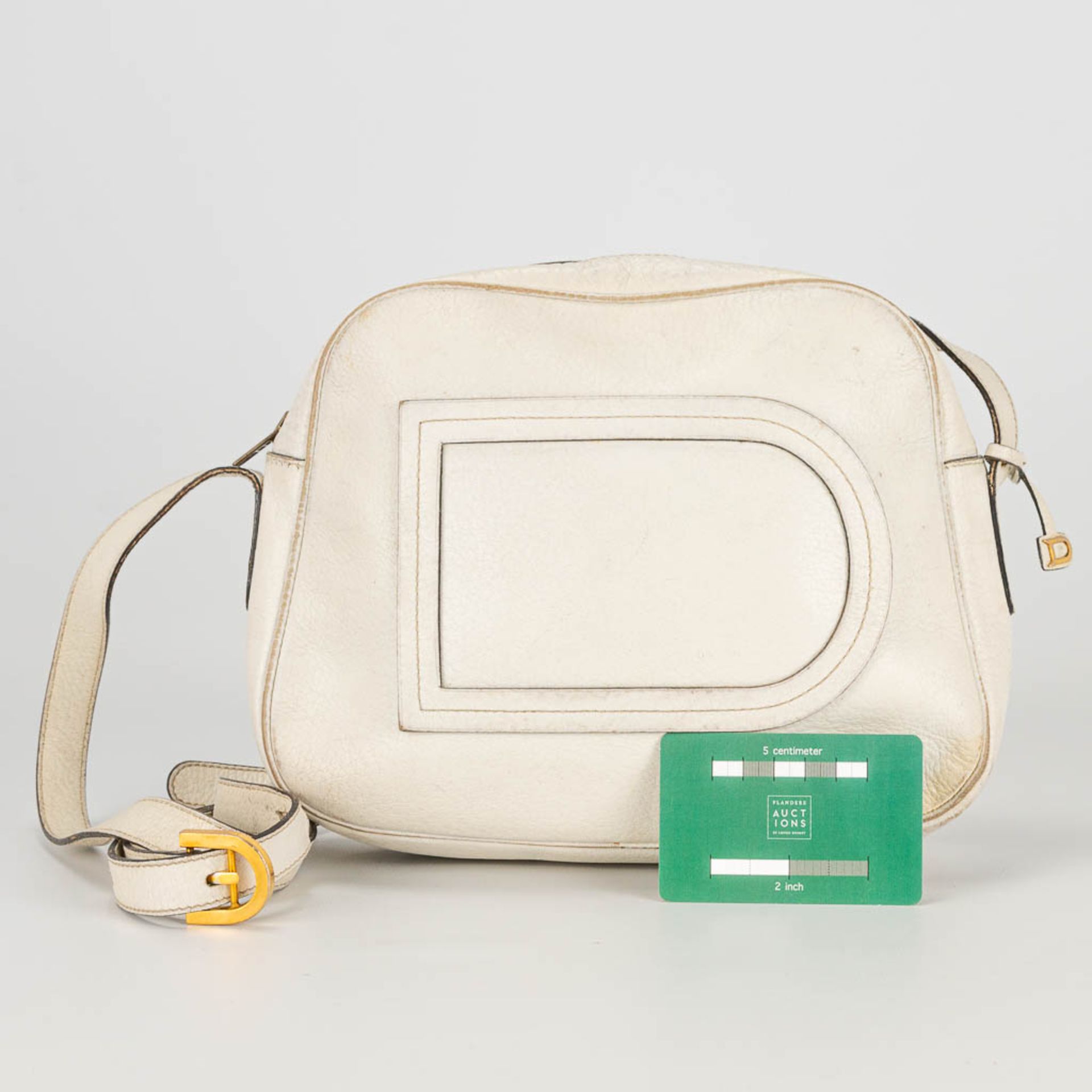 A purse made of white leather and marked Delvaux - Image 2 of 14