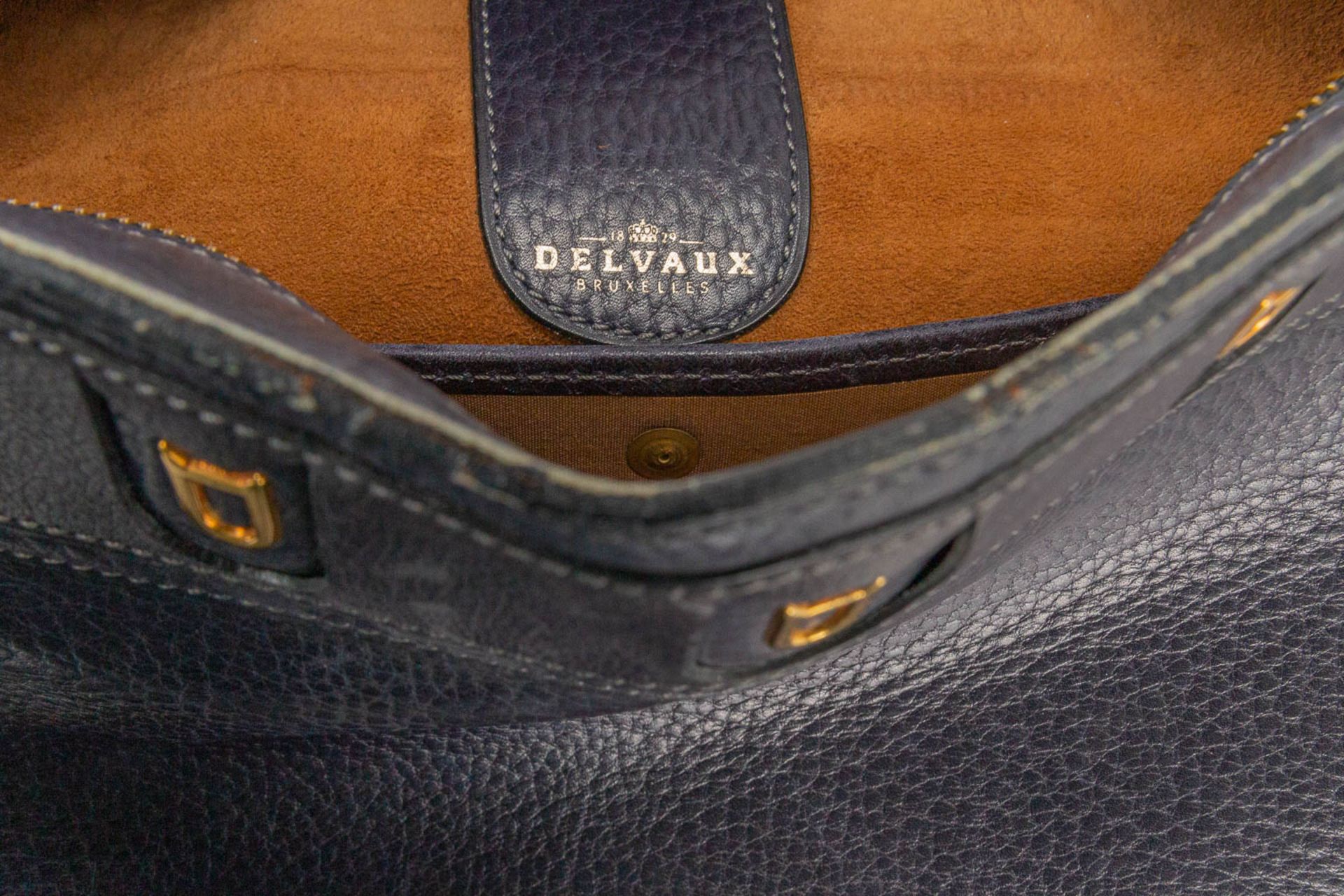 A purse made of blue leather and marked Delvaux model Frimaire - Image 13 of 13