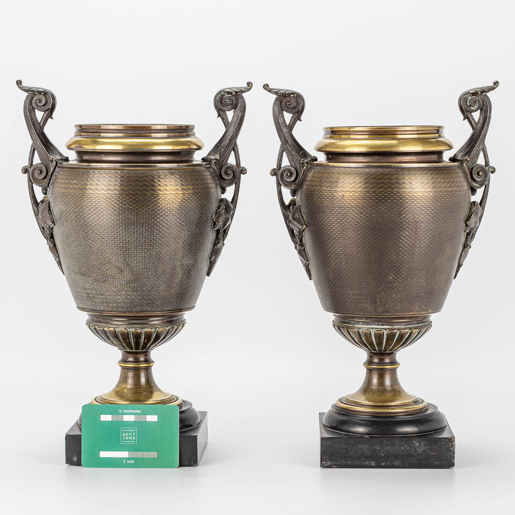 A pair of bronze cassolettes or incense burners mounted on a black marble base - Image 6 of 10