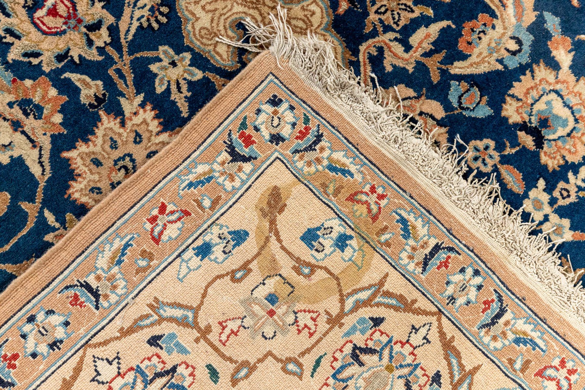 An Oriental hand-made carpet. Keshan. (119 x 185 cm) - Image 4 of 8