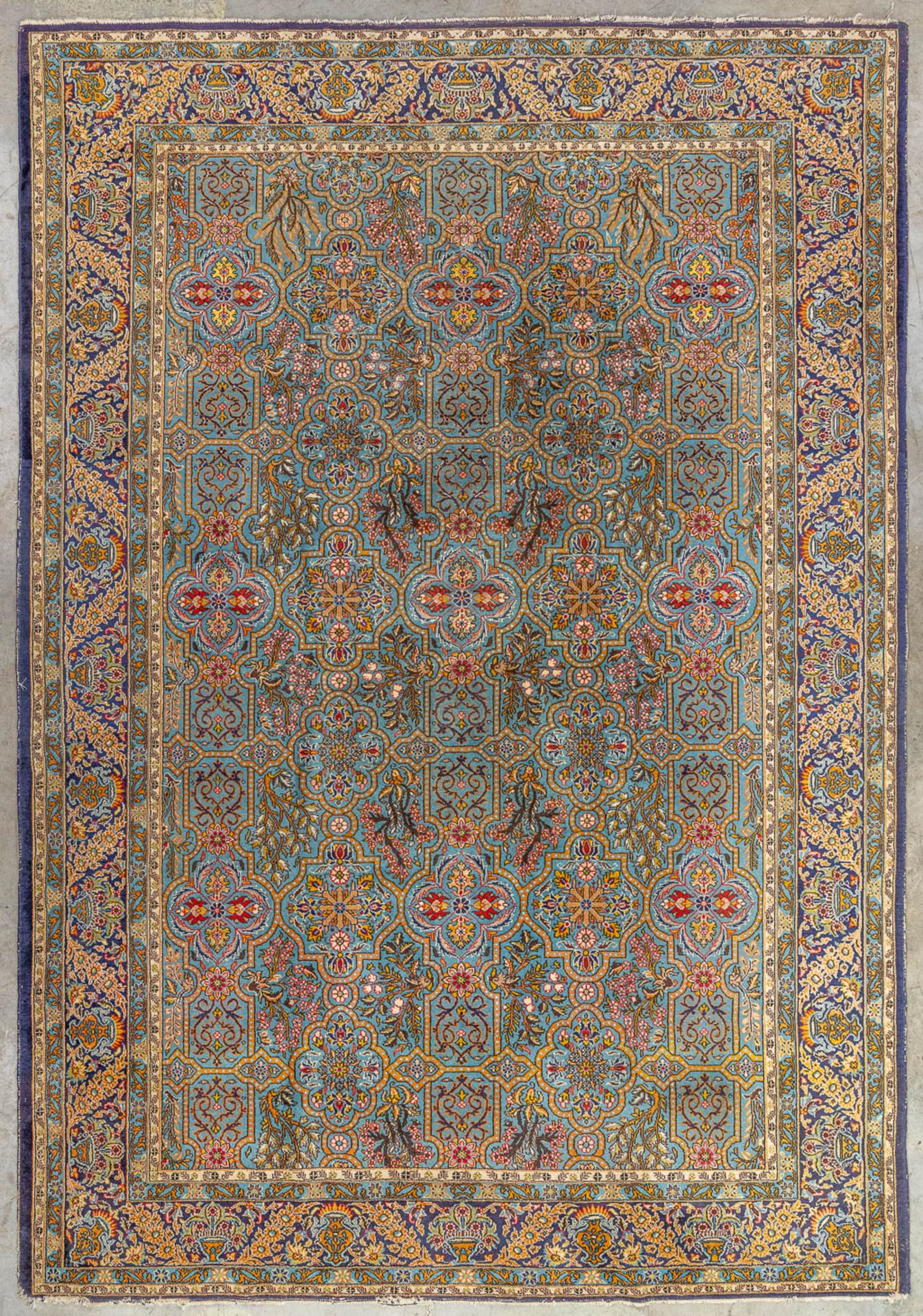 An Oriental hand-made carpet, Bakhtiar. (232 x 340 cm) - Image 5 of 7