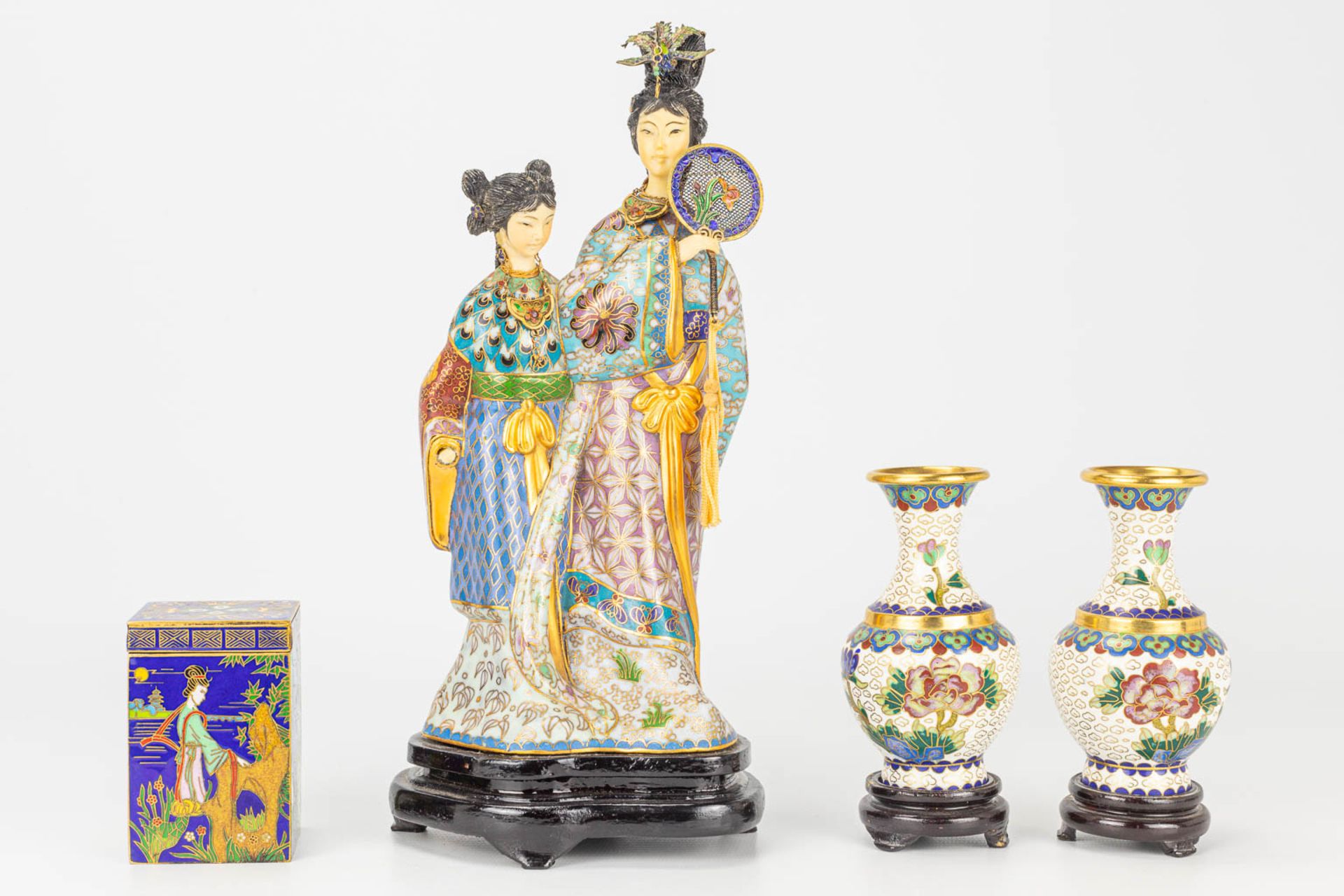A large collection of Chinese cloisonnŽ bronze items. - Image 18 of 20
