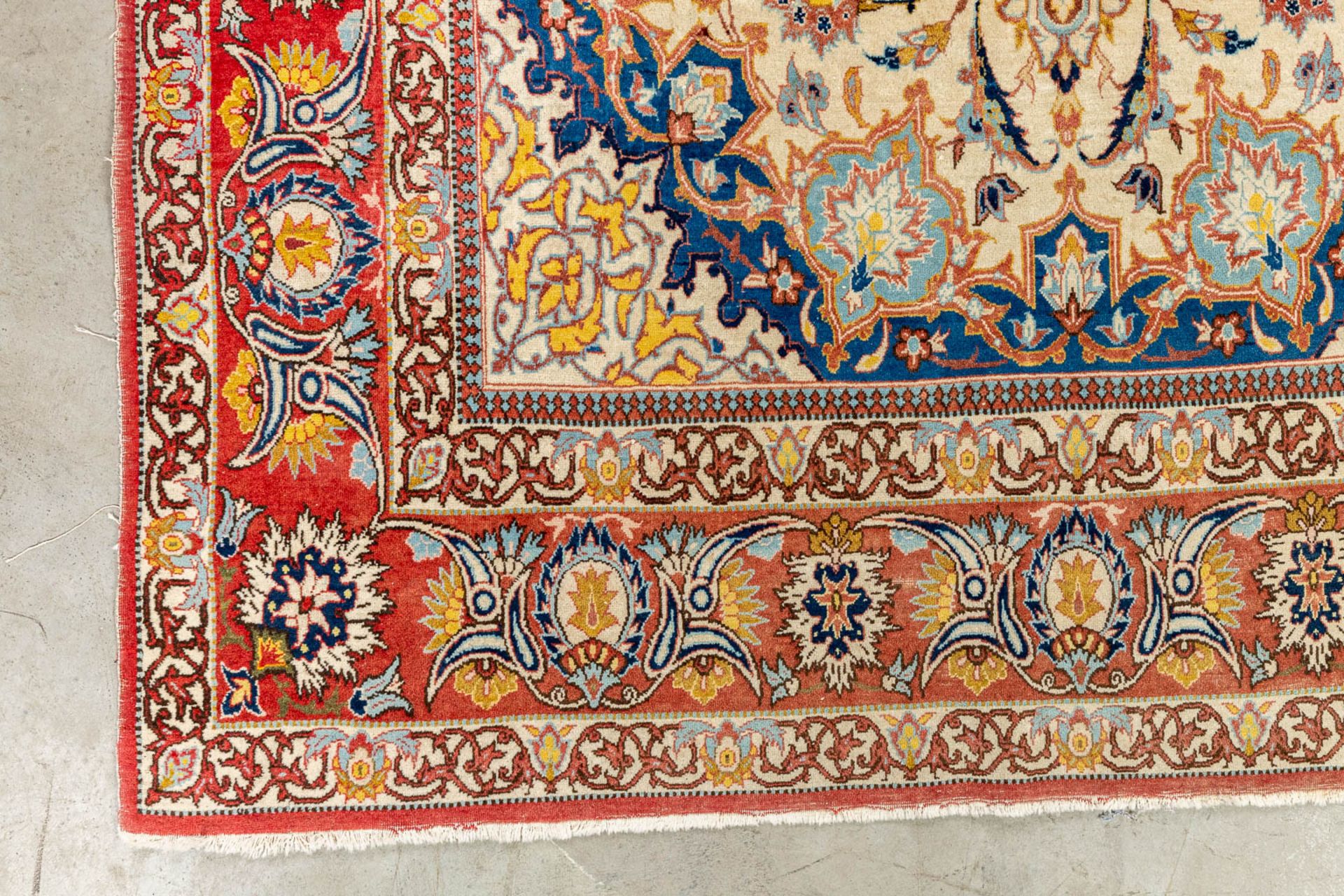 An Oriental hand-made carpet. Tabriz. (153 x 245 cm) - Image 3 of 7