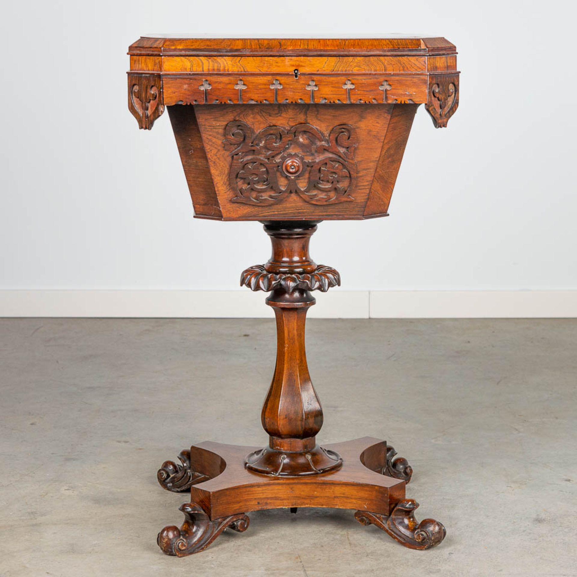 An antique sewing table 'Tricoteuse' decorated with wood sculptures. - Image 4 of 9