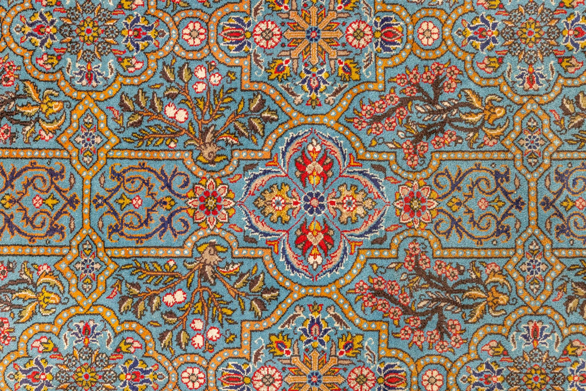 An Oriental hand-made carpet, Bakhtiar. (232 x 340 cm) - Image 7 of 7
