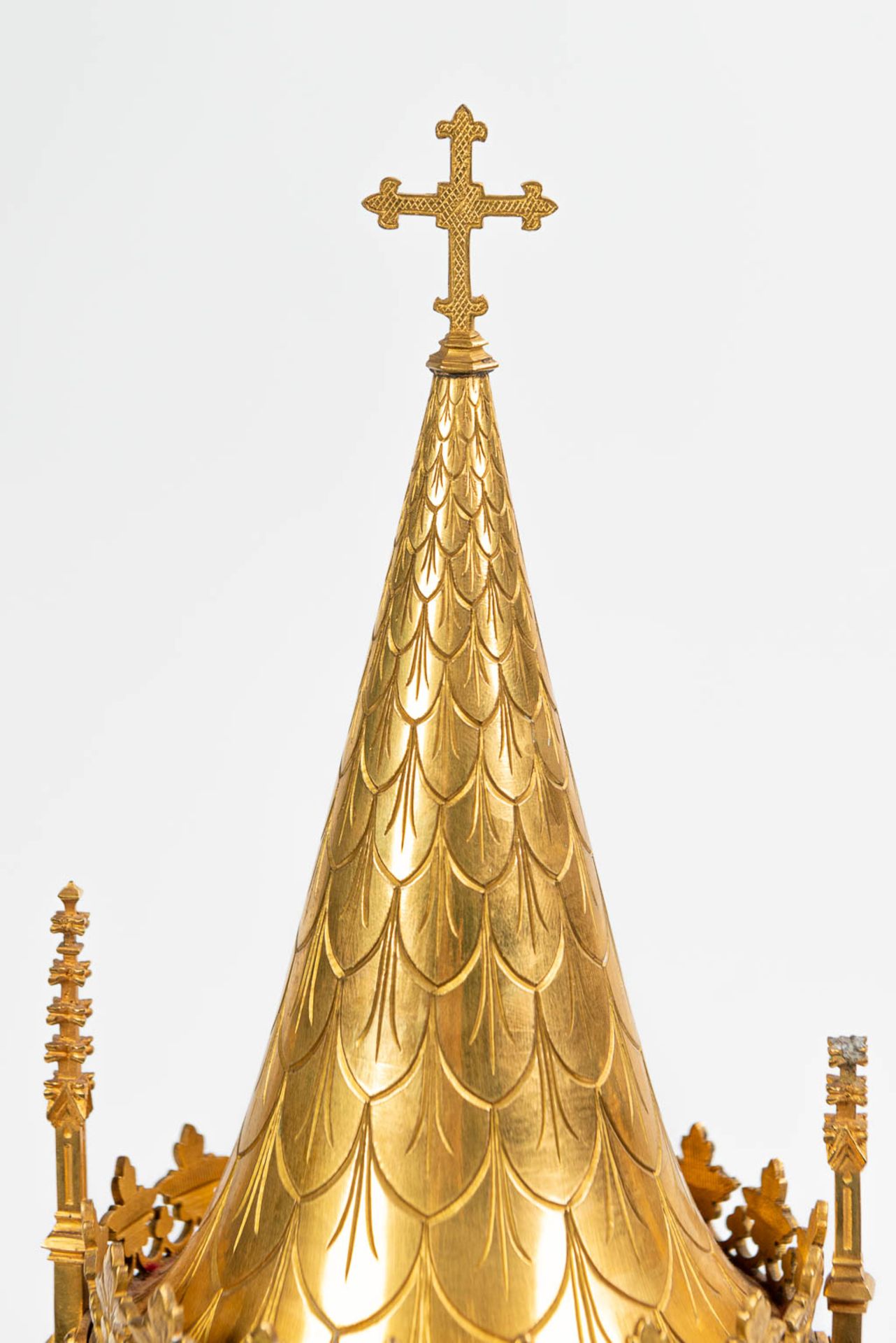 A monstrance, made of brass and glass in neogothic style - Image 7 of 12