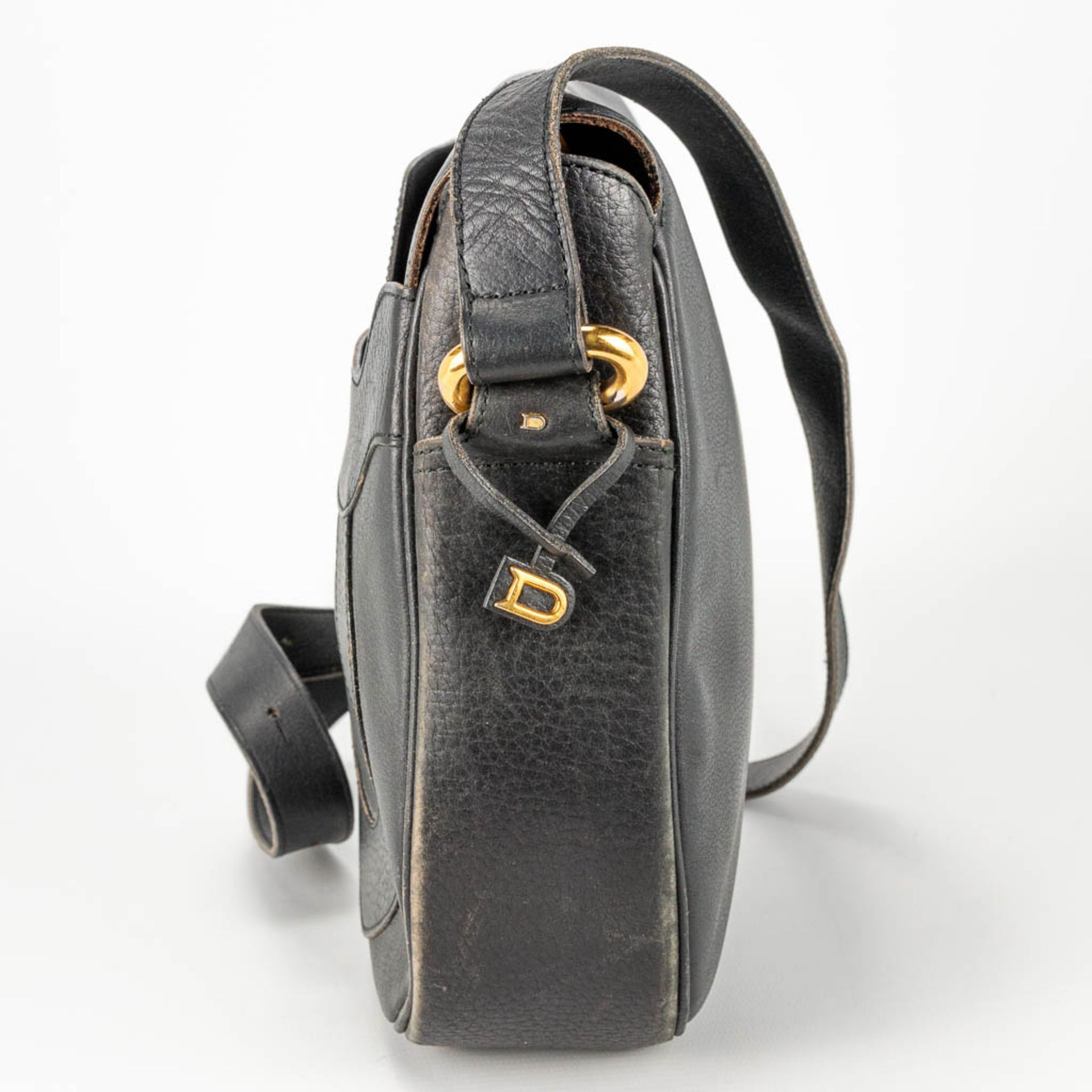 A purse made of black leather and marked Delvaux, with the original mirror. - Image 3 of 15