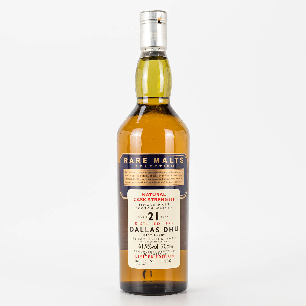 A bottle of Dallas Dhu Single Malt Scotch Whisky, 1975. 61,9%vol, bottle no. 5136. - Image 3 of 7