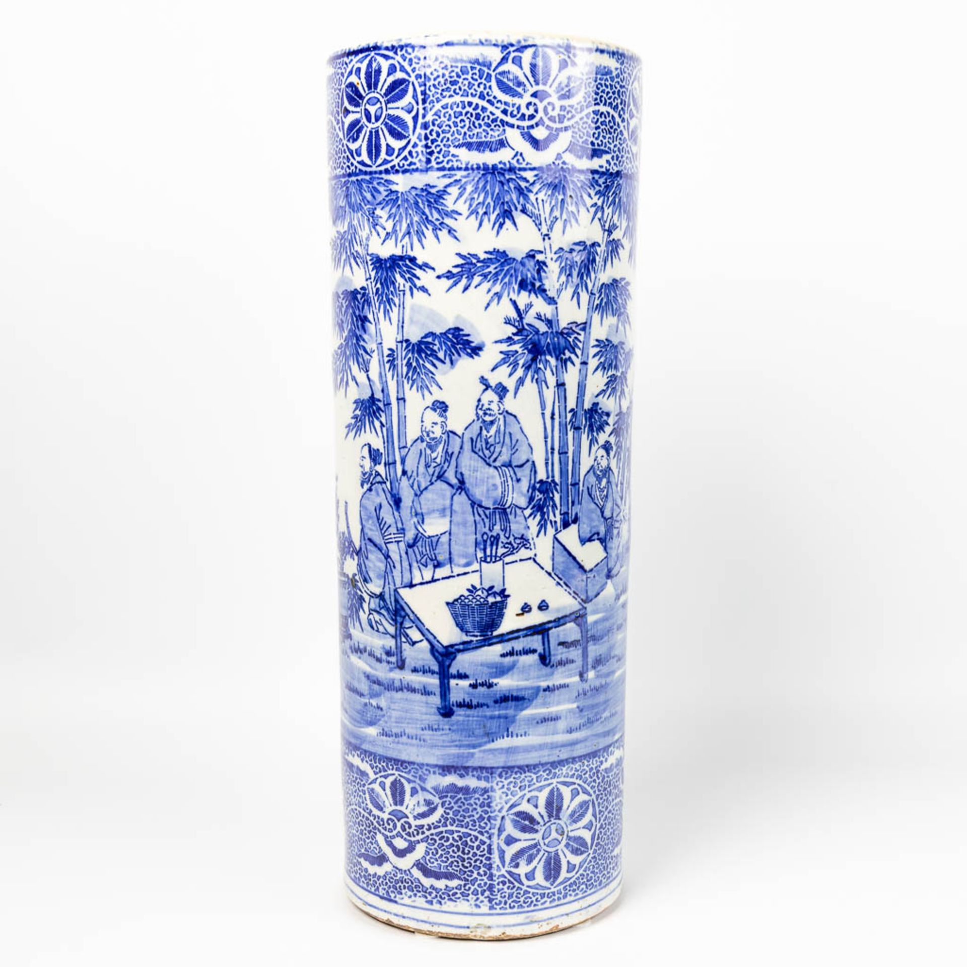 A vase made of Chinese Porcelain and decorated with a blue-white garden view.