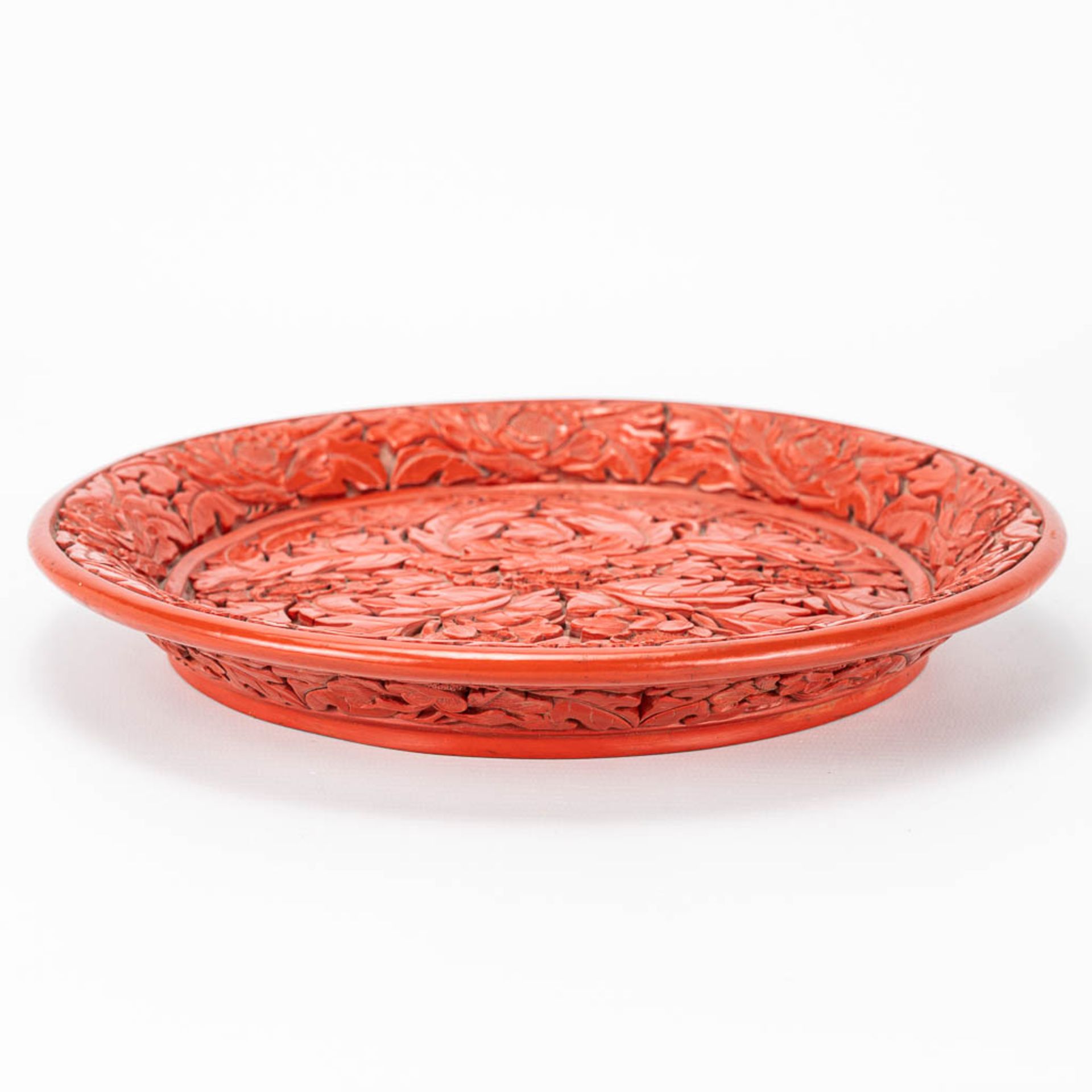 A plate made of lacquered cinnabar and made in China. - Image 4 of 10
