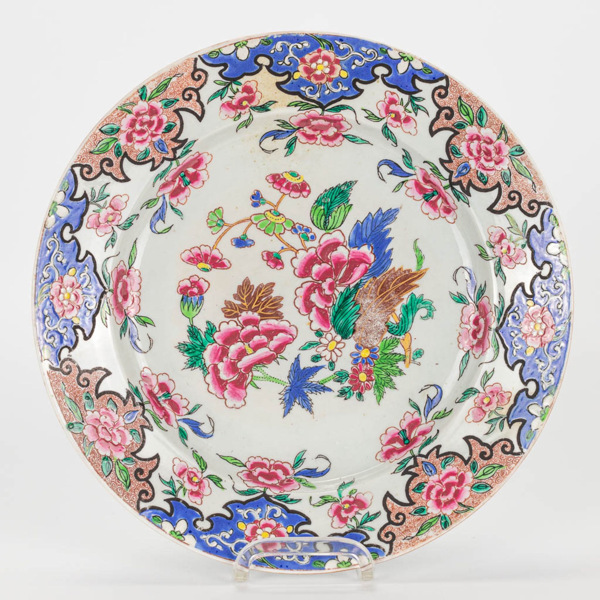 A collection of 6 'Famille Rose' plates made of Chinese porcelain. - Image 8 of 13