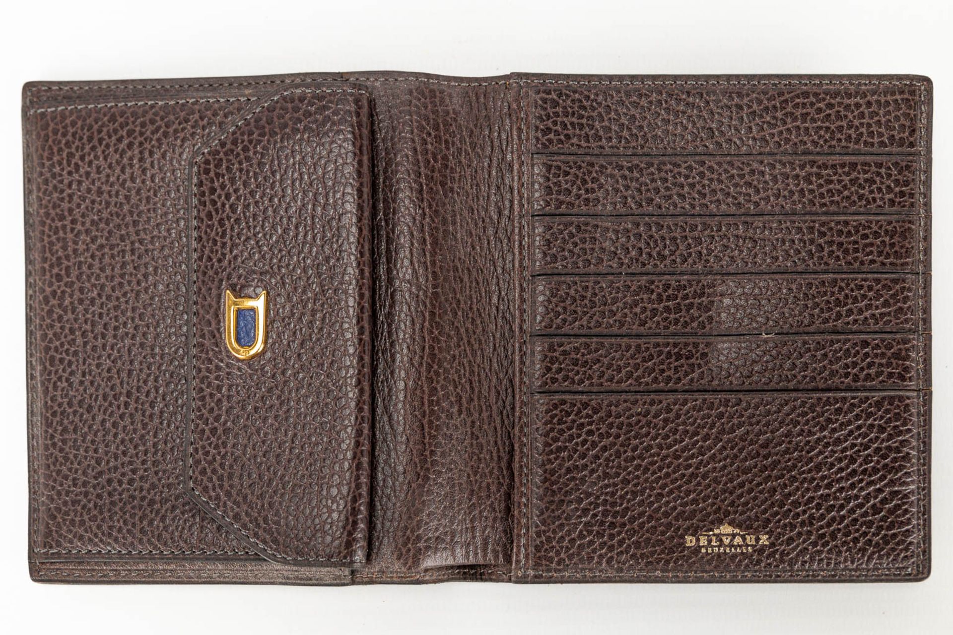 A collection of 2 wallets and a bifold made of leather and marked Delvaux. - Image 13 of 16