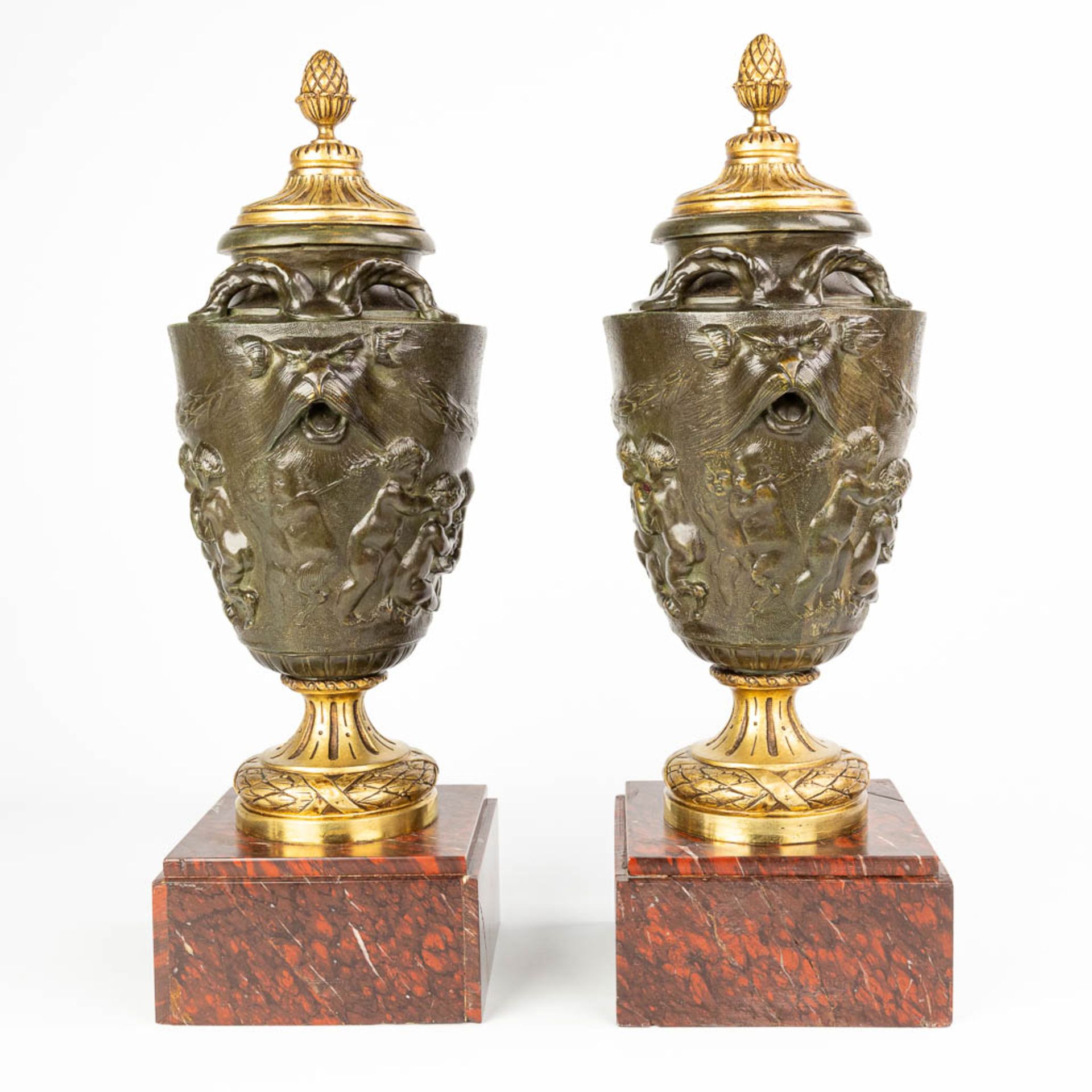 A pair of cassolettes made of patinated and gilt bronze and decorated with putti - Image 7 of 7