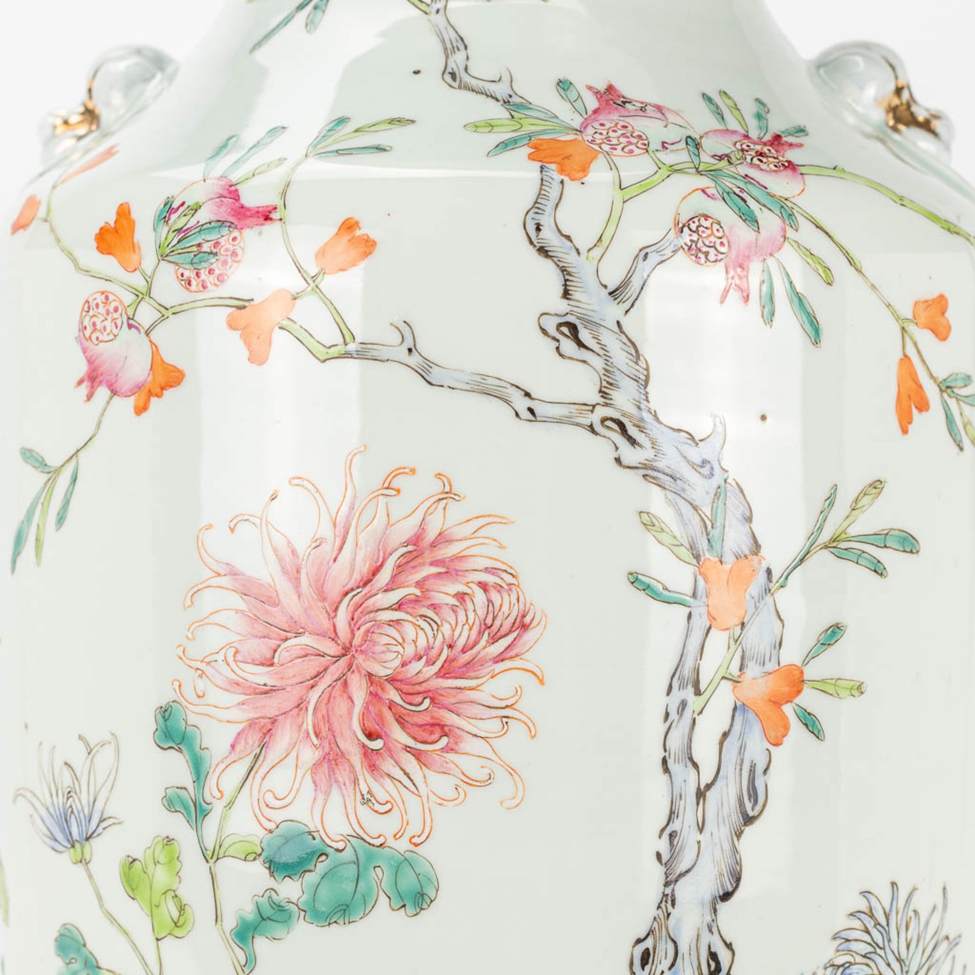 A vase made of Chinese porcelain and decorated with roses and bats. 19th century. - Image 7 of 13