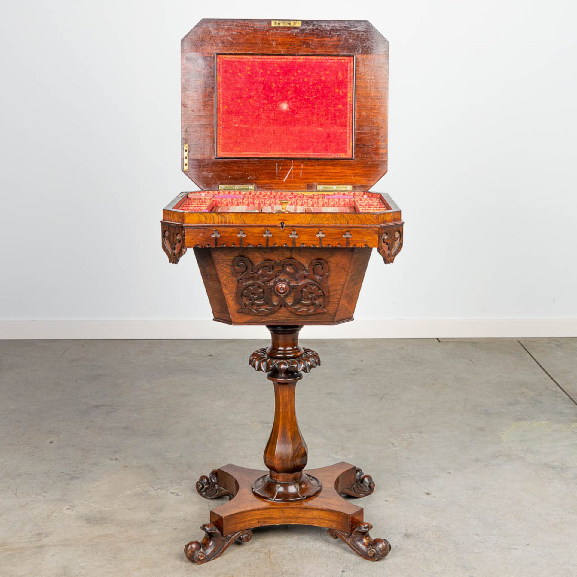 An antique sewing table 'Tricoteuse' decorated with wood sculptures. - Image 7 of 9