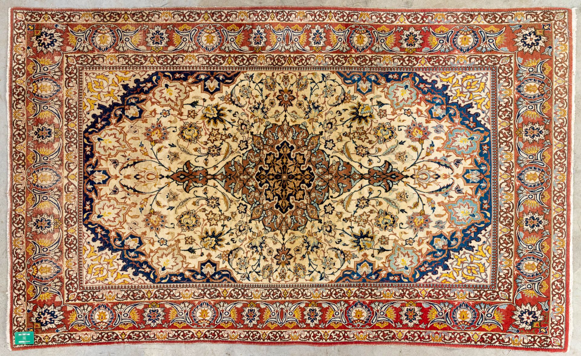 An Oriental hand-made carpet. Tabriz. (153 x 245 cm) - Image 6 of 7