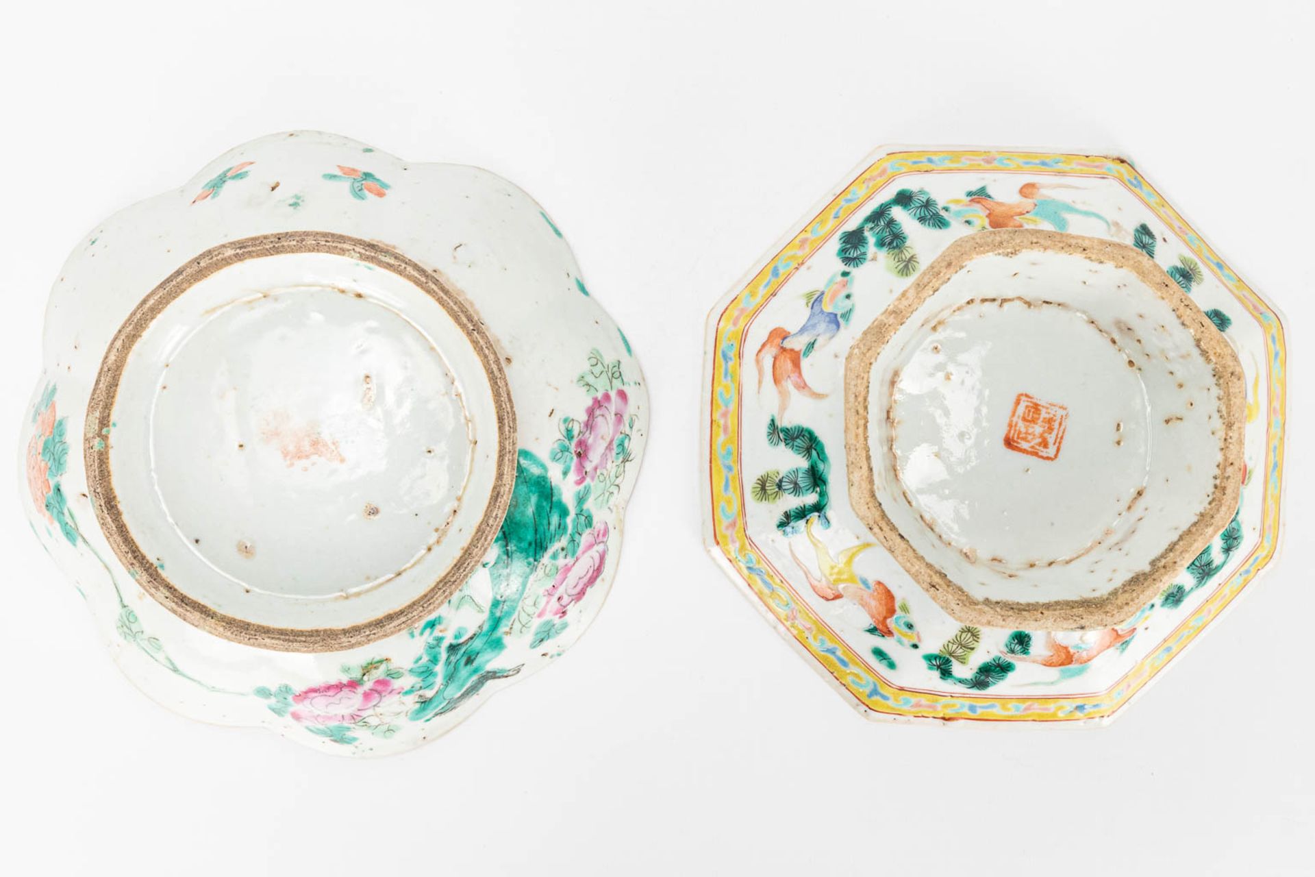A set of 4 items made of Chinese porcelain. 2 small bowls and 2 ginger jars without lids. - Image 15 of 23