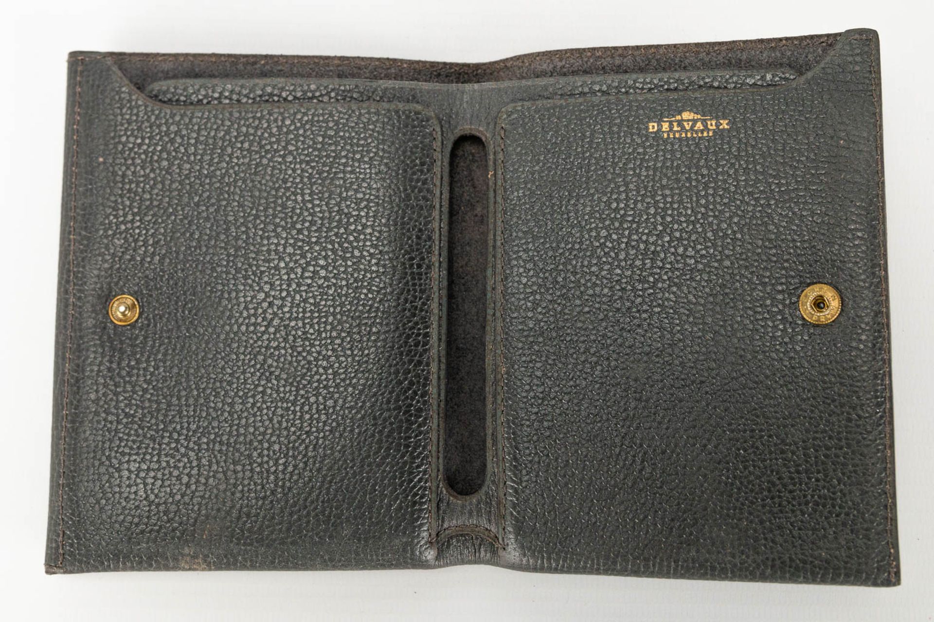 A collection of 2 wallets and a bifold made of leather and marked Delvaux. - Image 11 of 16