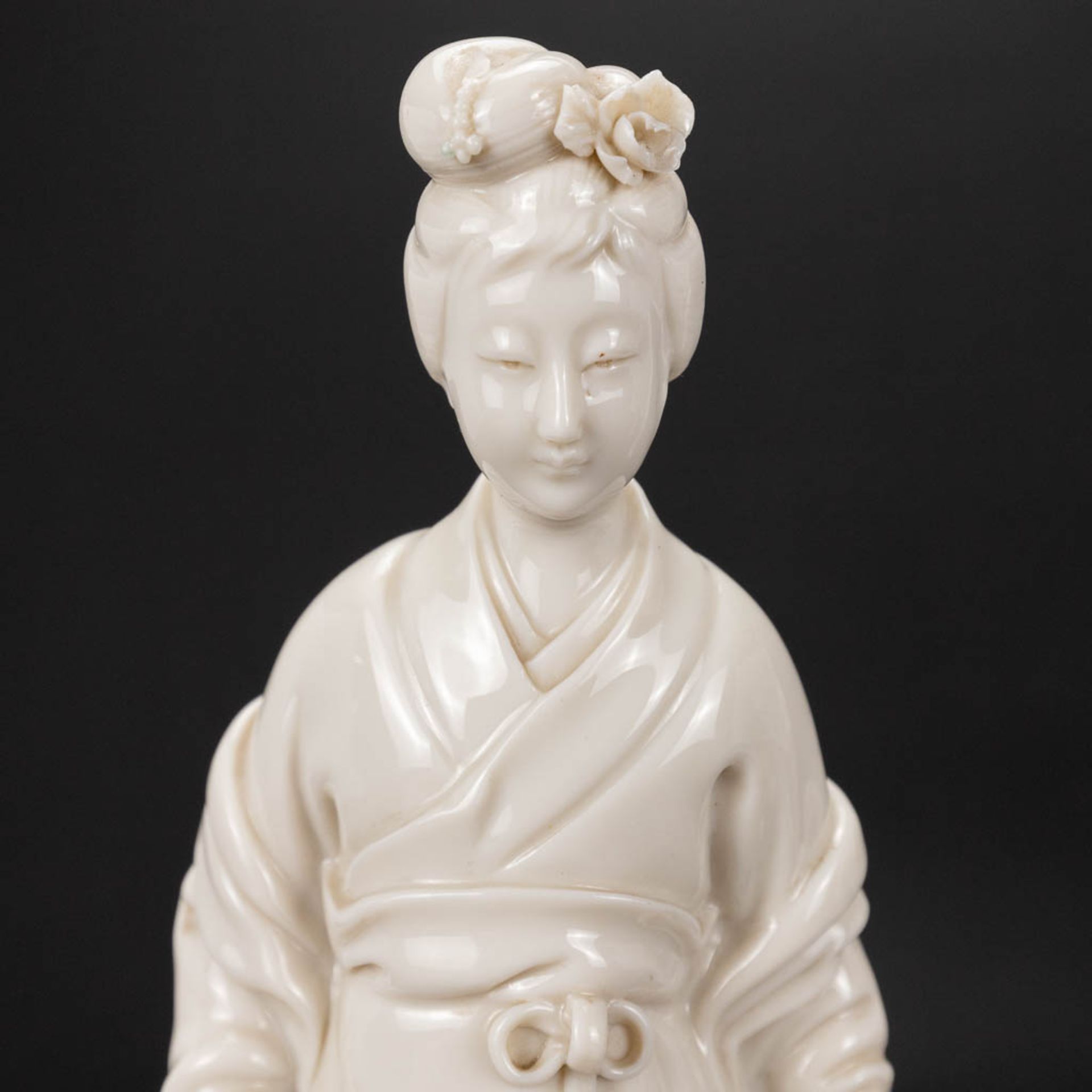 A collection of 3 female figurative statues 'Blanc De Chine' made of Chinese porcelain. - Image 2 of 16