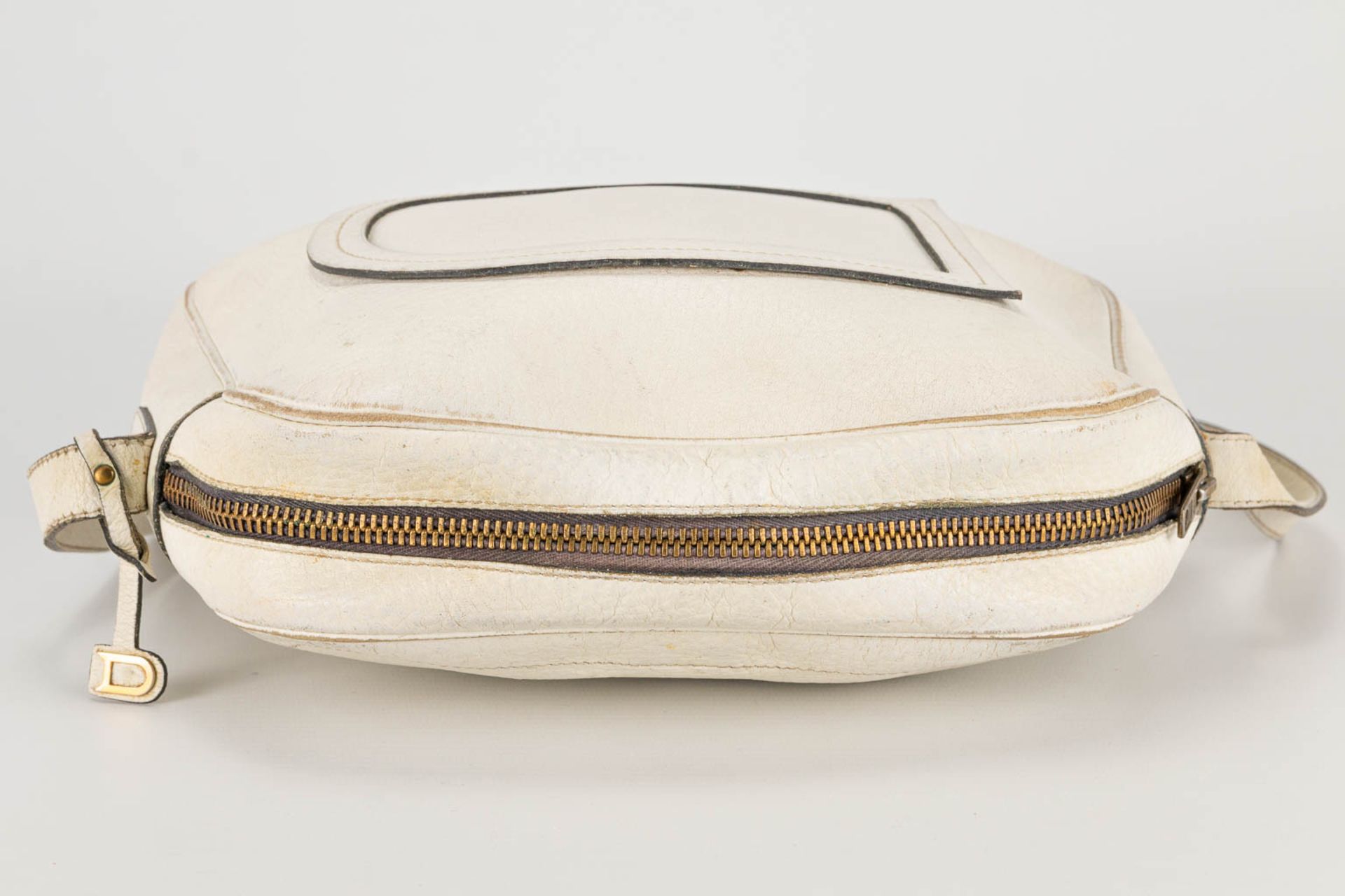 A purse made of white leather and marked Delvaux - Image 12 of 14