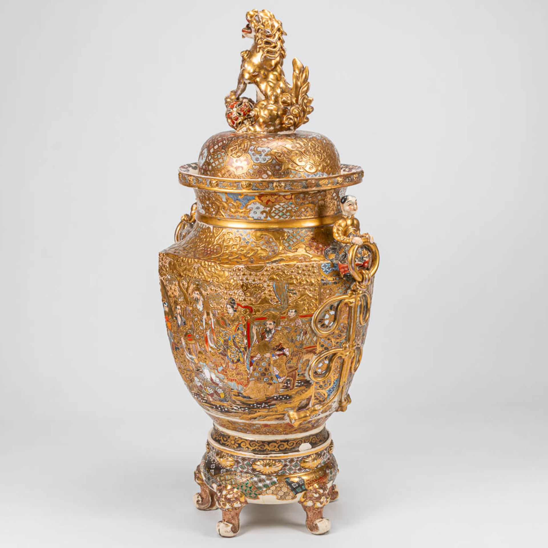 An exceptionally large Satsuma vase with lid on ceramic base, Emperor decor, Japan 19th century. - Image 4 of 31