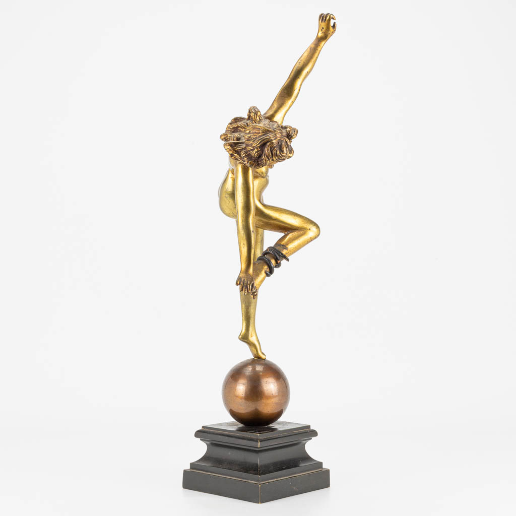 A figurative gilt bronze statue 'Snake Dancer' made in Art Deco style and mounted on a metal base - Image 11 of 11