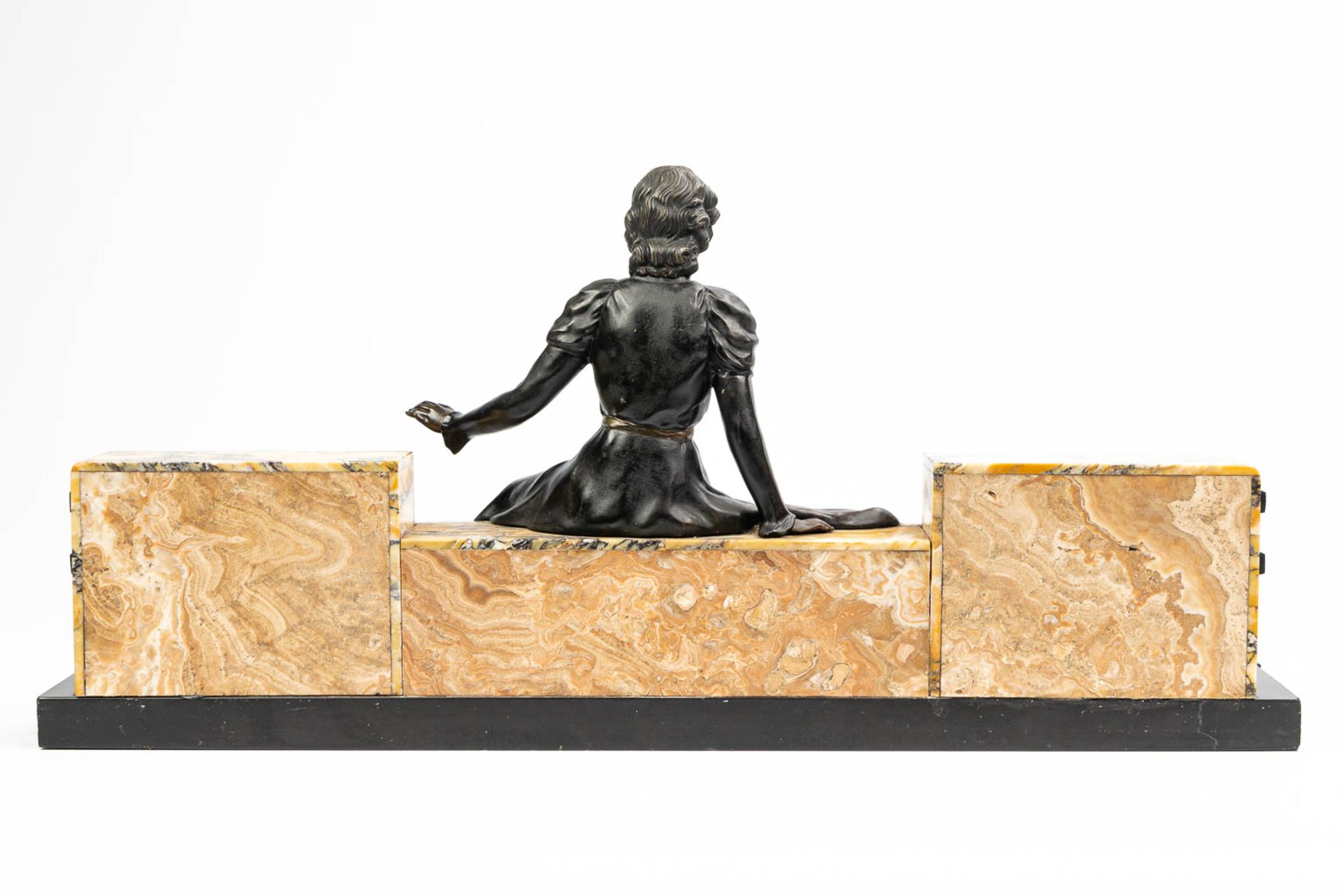 A satue made of spelter and onyx in art deco style - Image 4 of 12