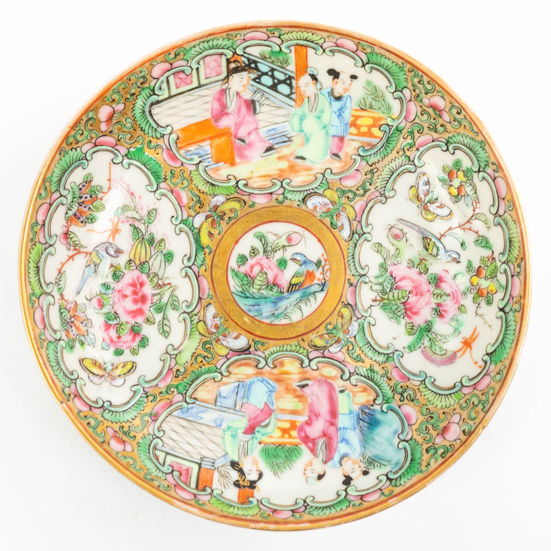 A collection of 5 plates made of Chinese porcelain with different patterns. - Image 7 of 15