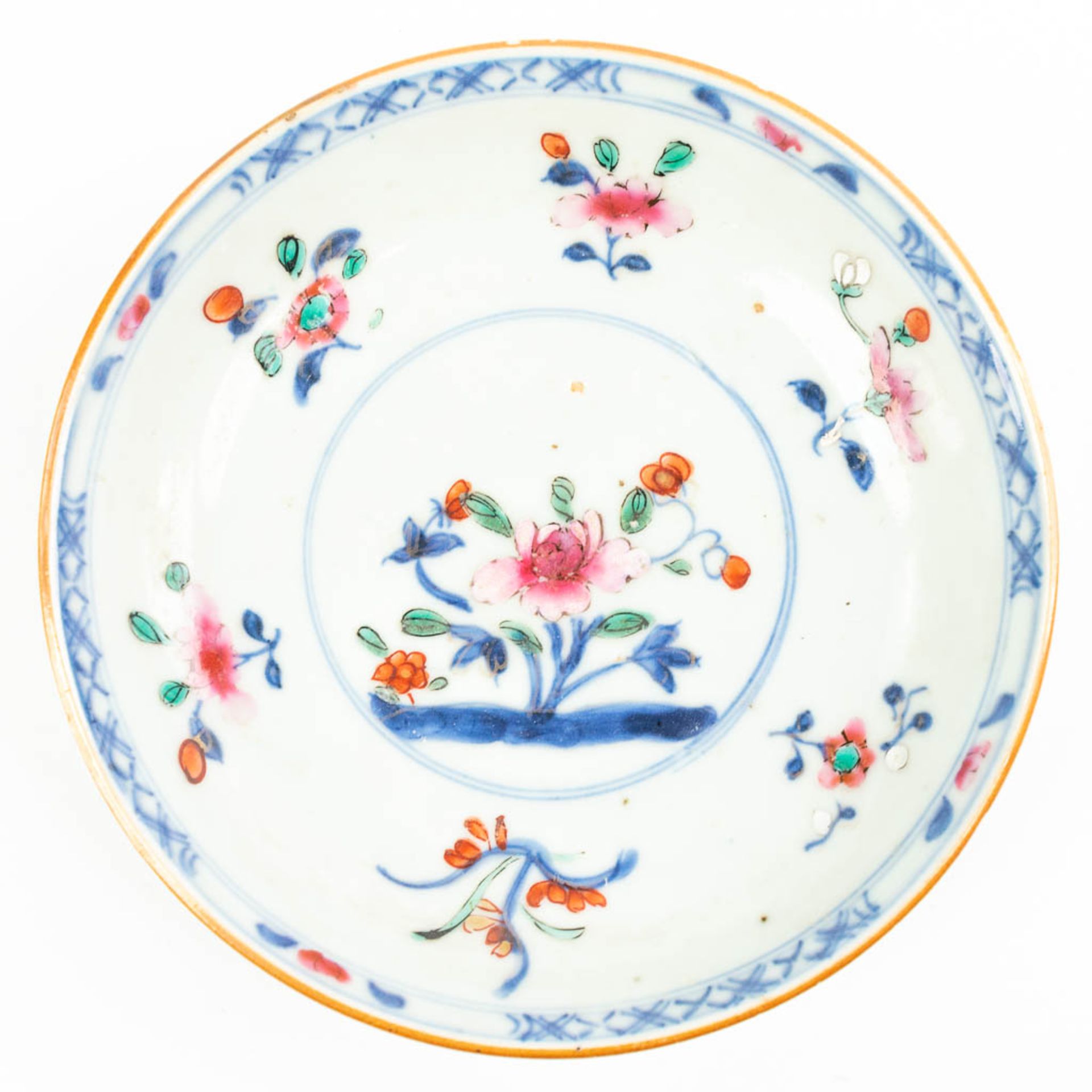 A collection of 5 plates made of Chinese porcelain with different patterns. - Image 12 of 15