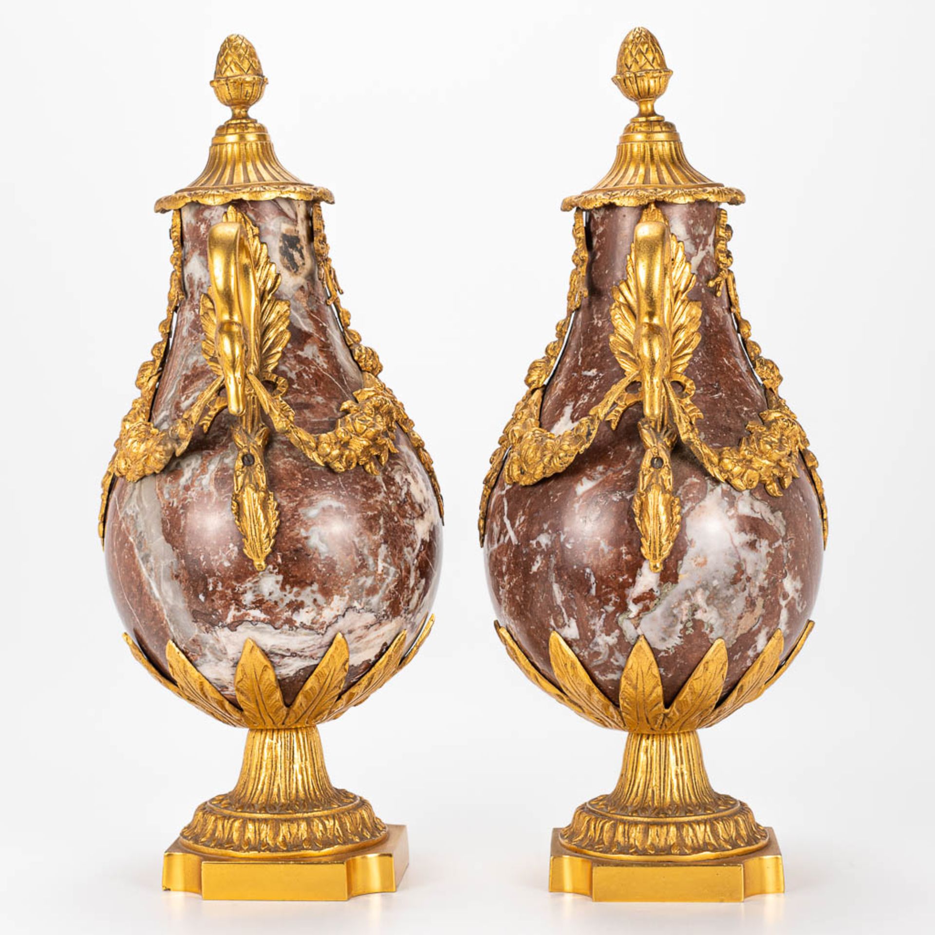 A pair of cassolettes made of marble and mounted with gilt bronze. - Image 6 of 10