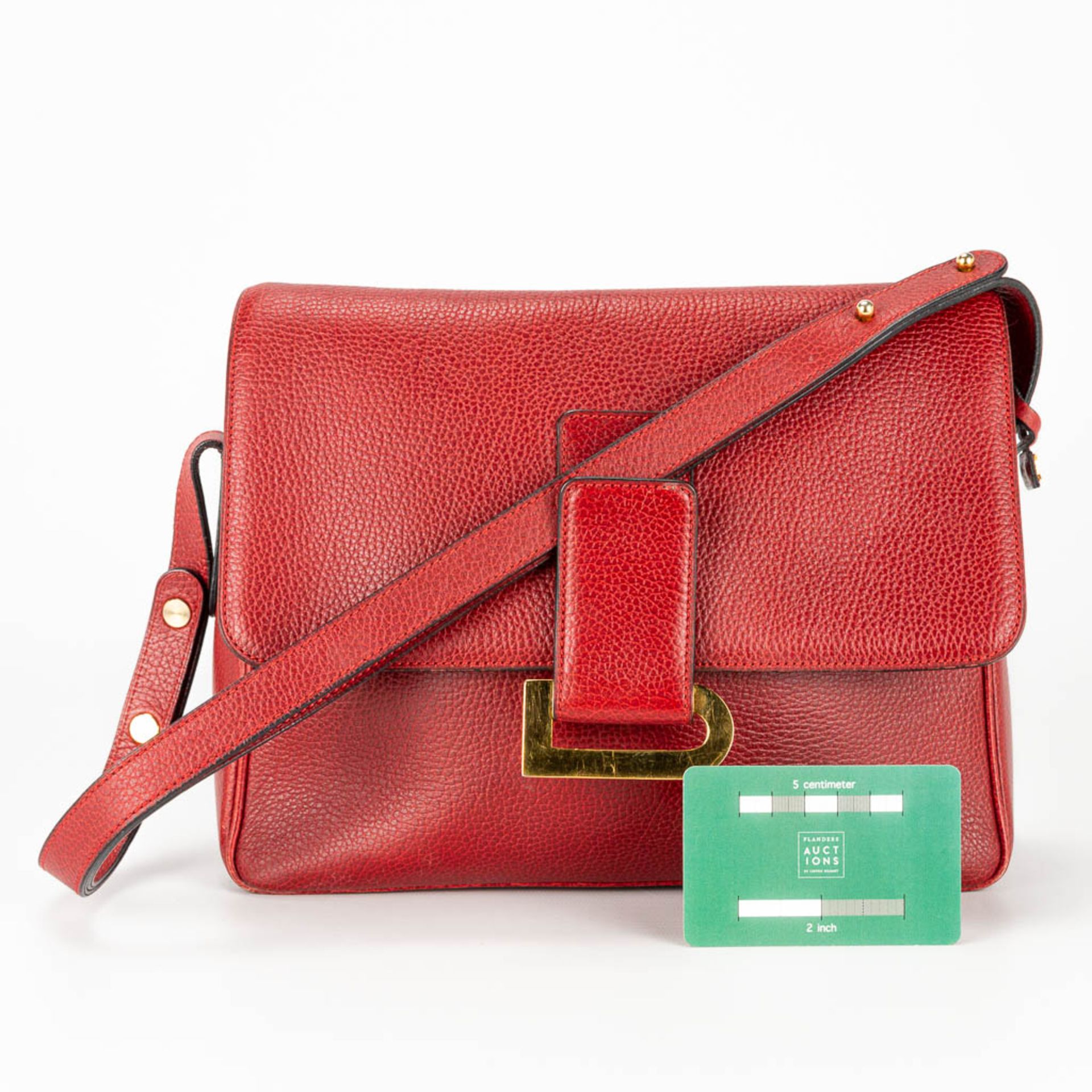 A purse made of red leather and marked Delvaux. - Image 5 of 16