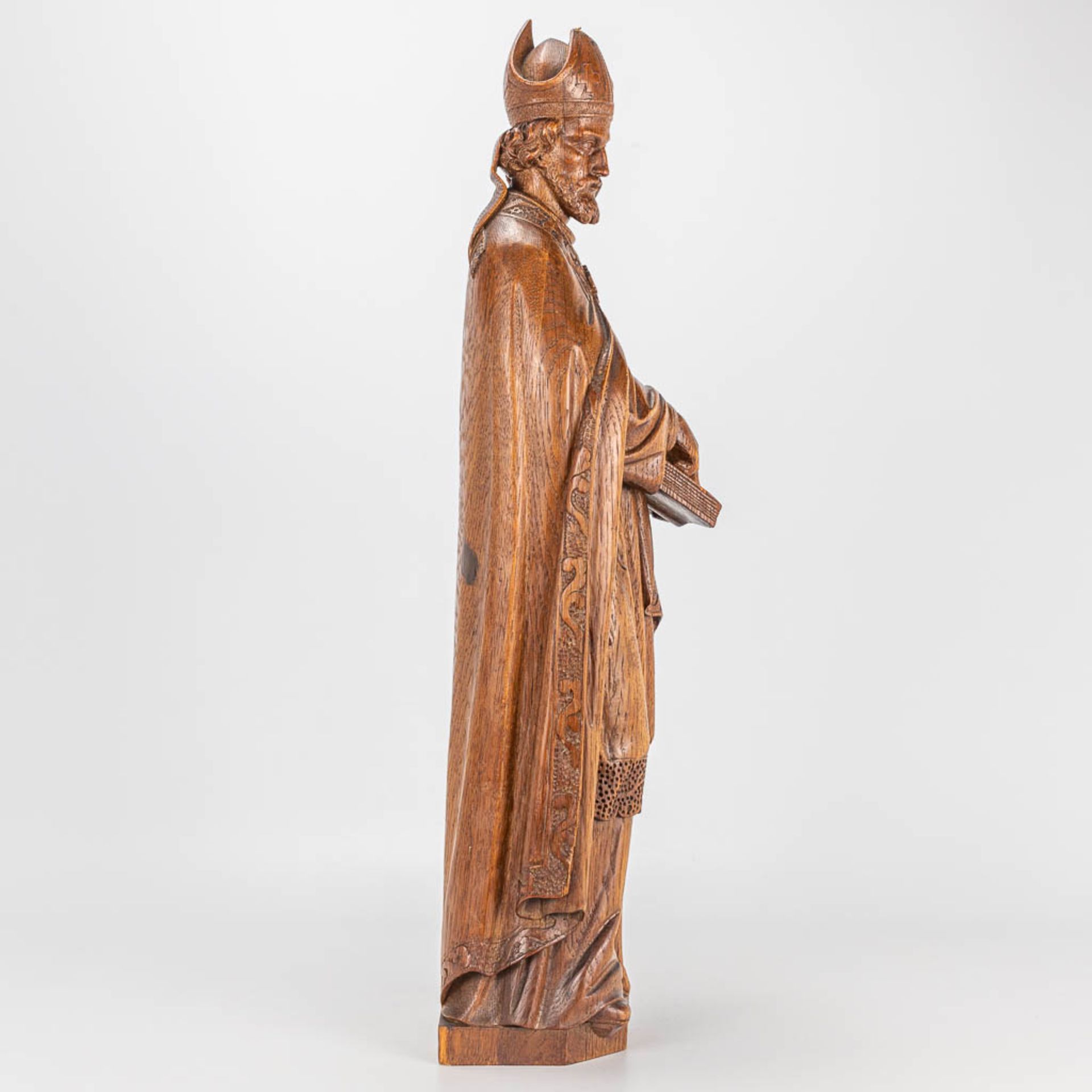 A wood sculpture of Holy Remoldus of Mechelen. - Image 8 of 11