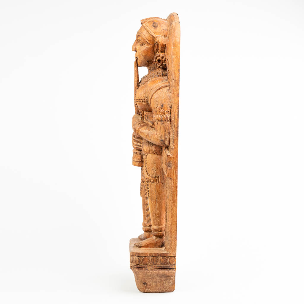 A statue made of sculptured hardwood, probably made in Indonesia. - Image 2 of 10