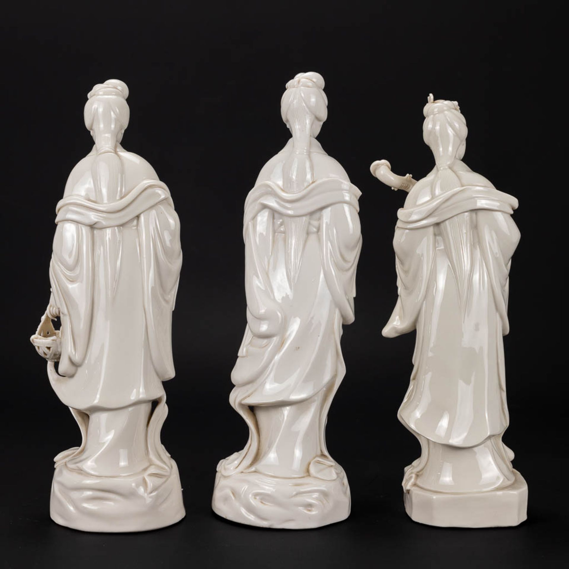 A collection of 3 female figurative statues 'Blanc De Chine' made of Chinese porcelain. - Image 9 of 16