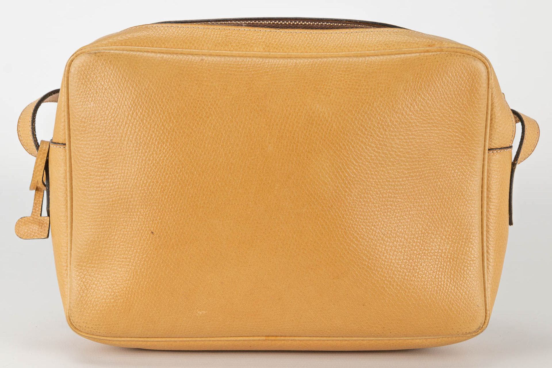 A purse made of brown leather and marked Delvaux. - Image 14 of 14