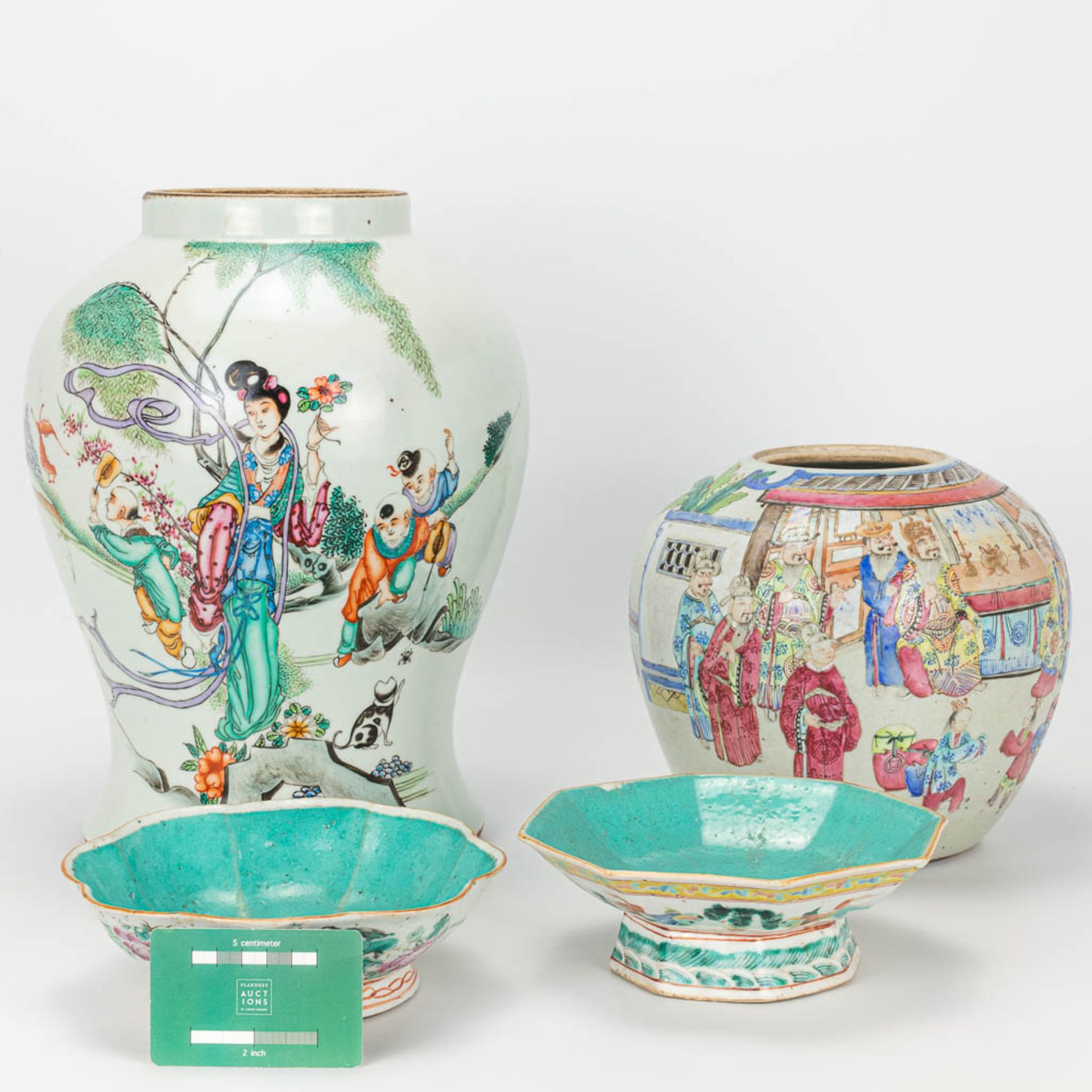 A set of 4 items made of Chinese porcelain. 2 small bowls and 2 ginger jars without lids. - Image 16 of 23