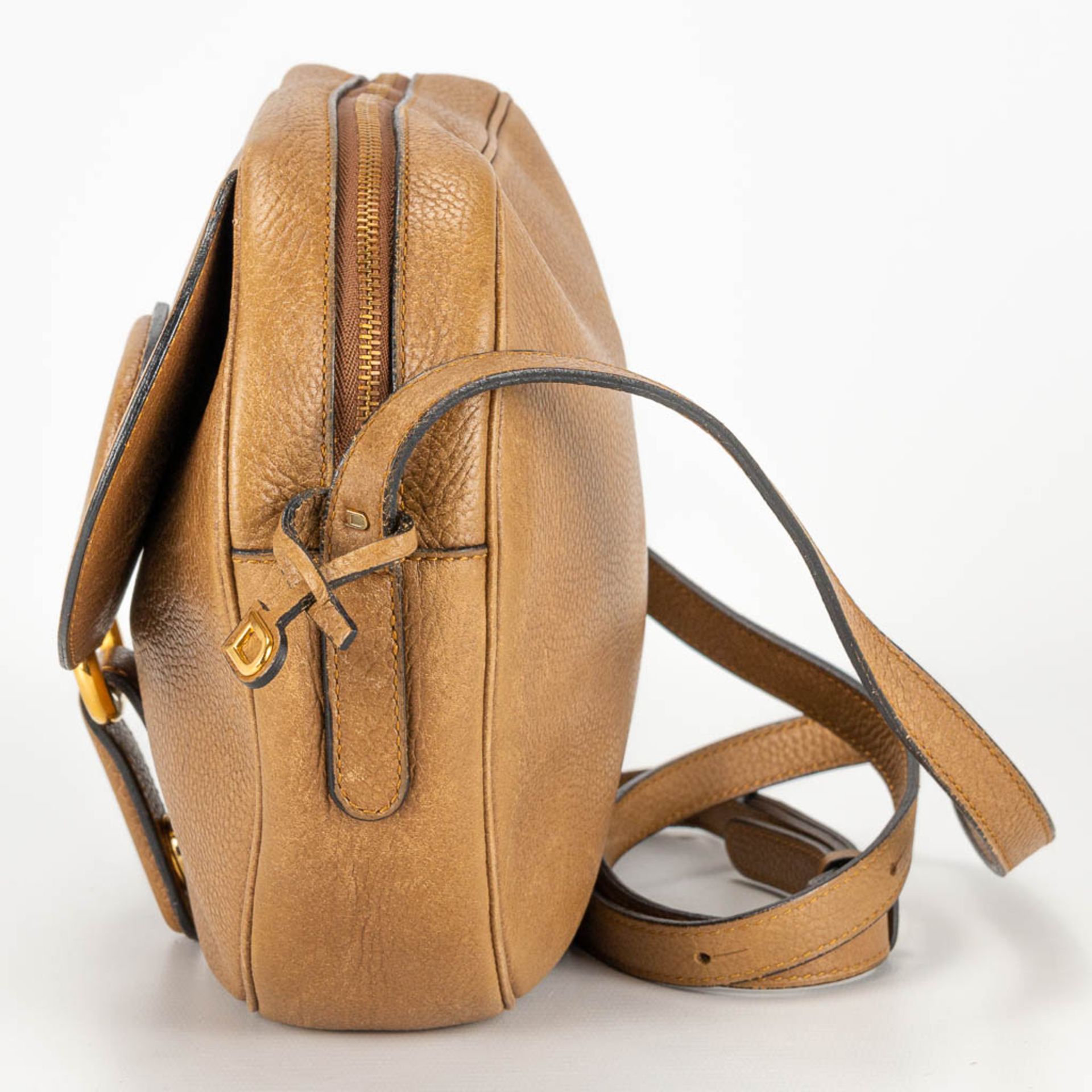 A purse made of brown leather and marked Delvaux - Image 4 of 14