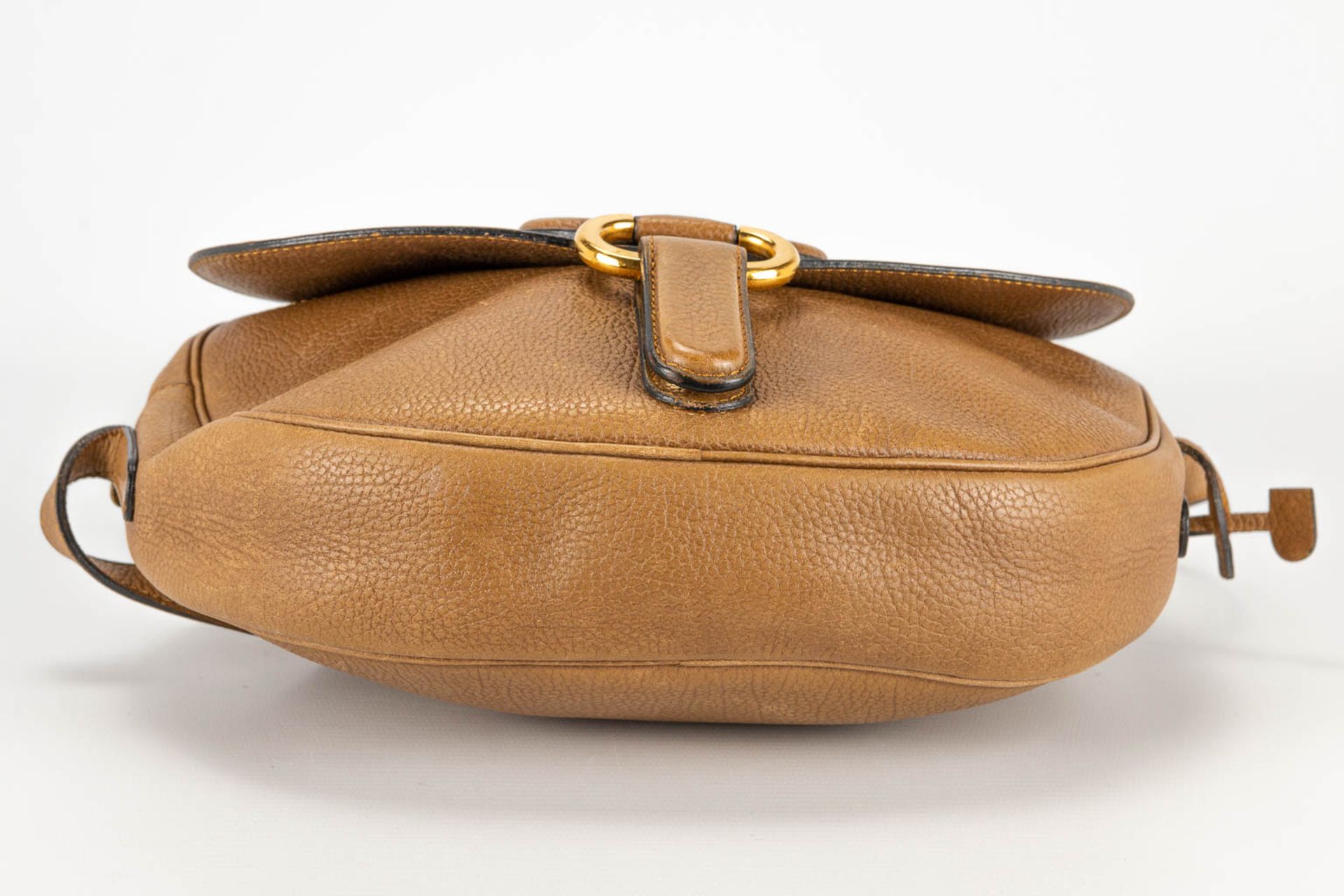 A purse made of brown leather and marked Delvaux - Image 7 of 14