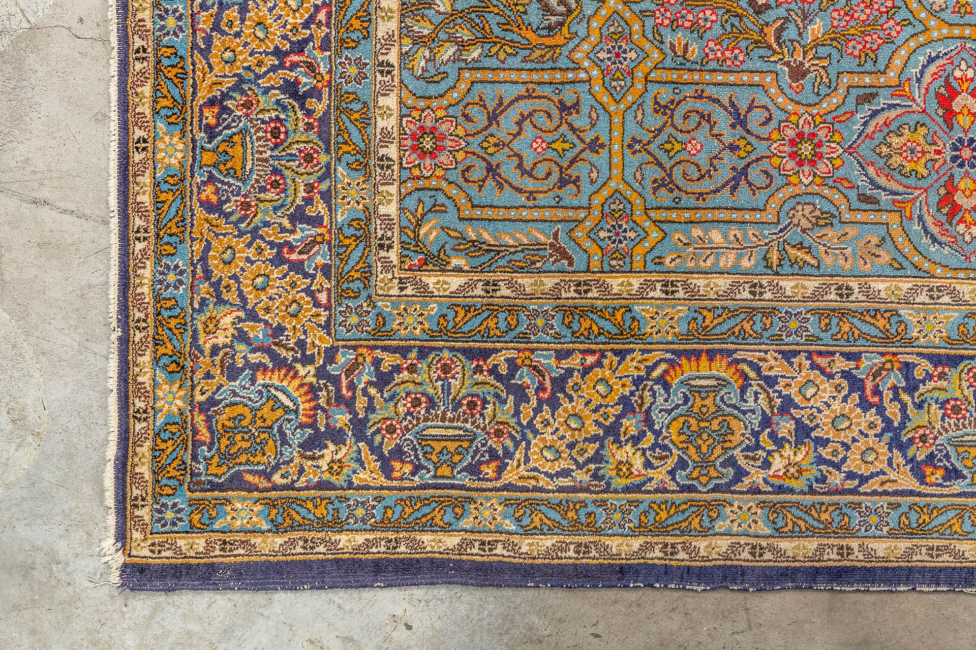 An Oriental hand-made carpet, Bakhtiar. (232 x 340 cm) - Image 2 of 7