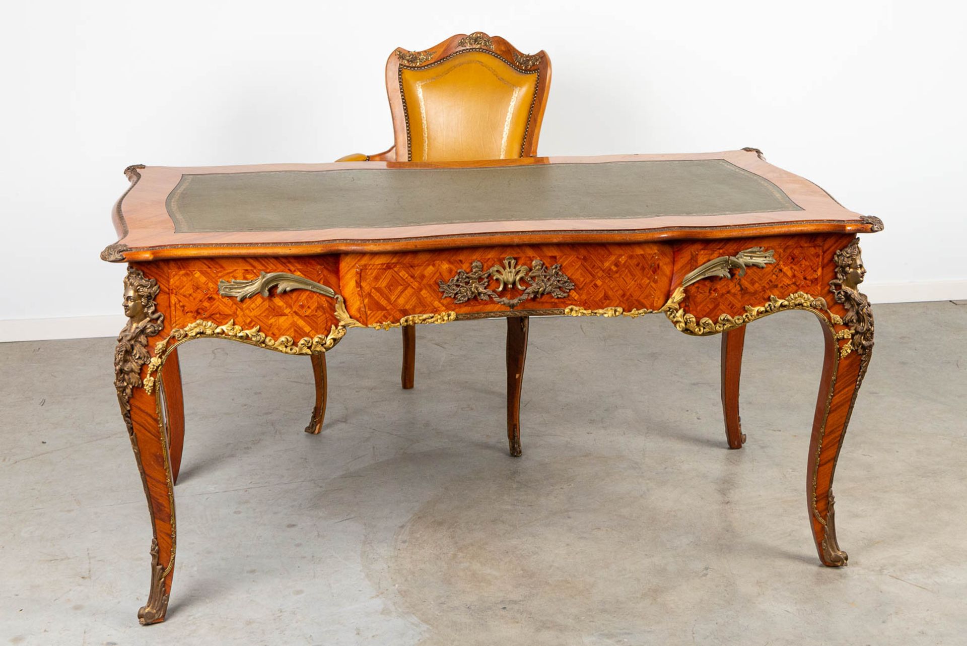 A desk and chair, mounted with bronze in Louis XV style and finished with marquetry bronze and leath - Image 6 of 18