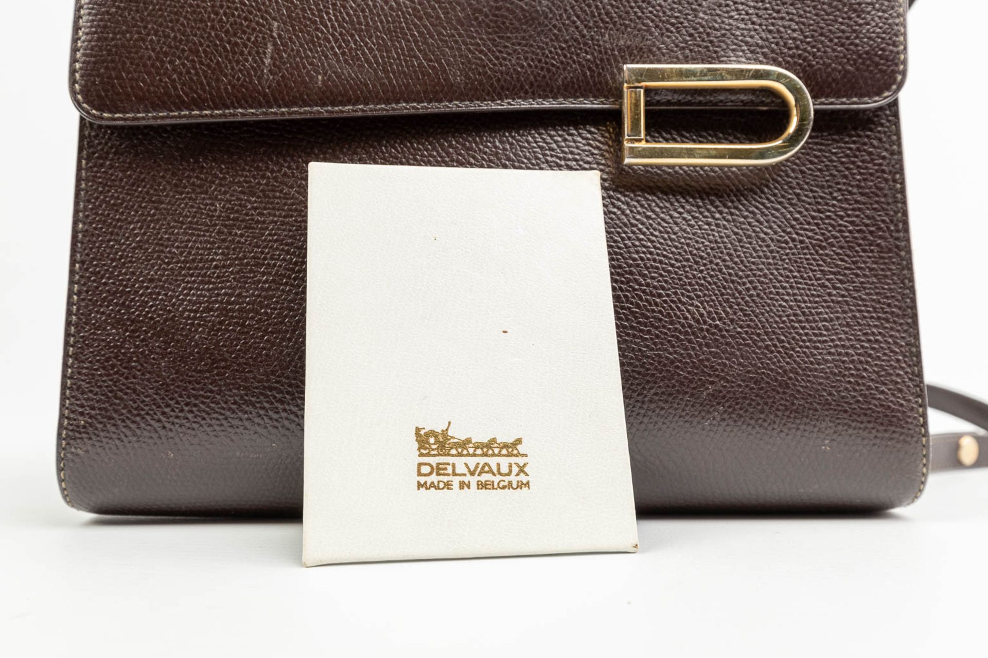 A purse made of brown leather and marked Delvaux. - Image 10 of 12