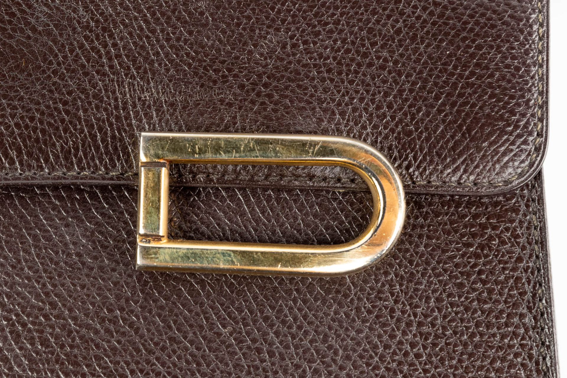 A purse made of brown leather and marked Delvaux. - Image 9 of 12