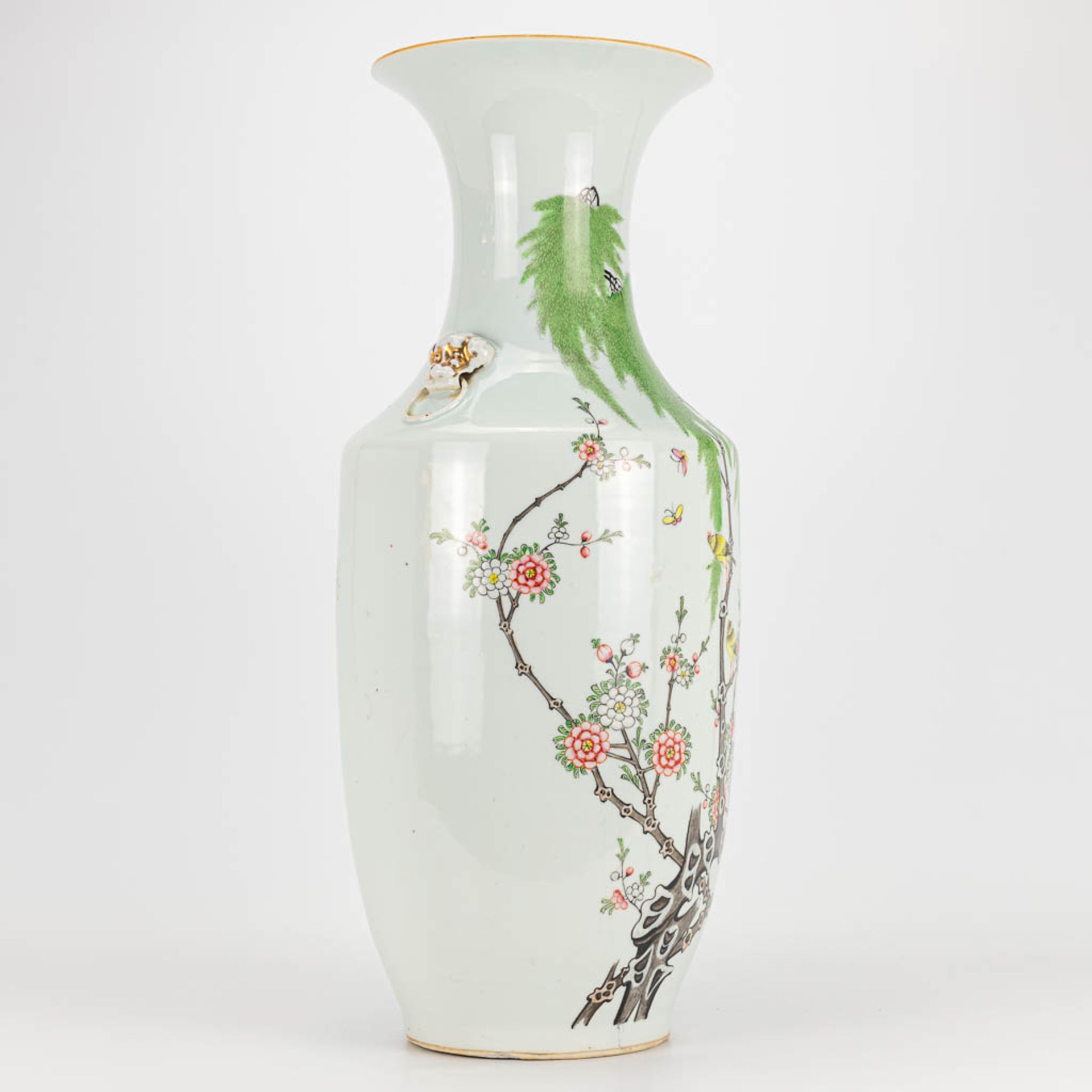 A vase made of Chinese porcelain and decorated with flowers and birds. - Image 2 of 16