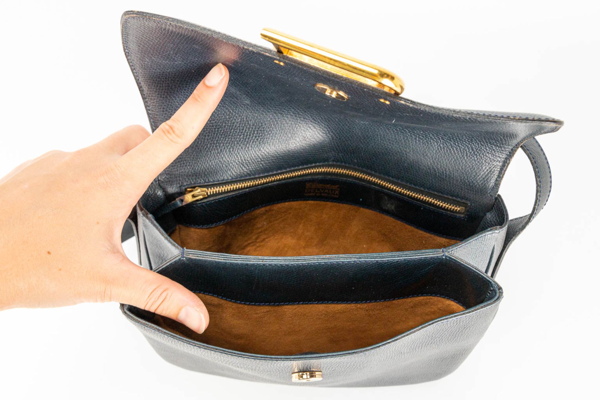 A purse made of black leather and marked Delvaux, with the original mirror. - Image 8 of 13