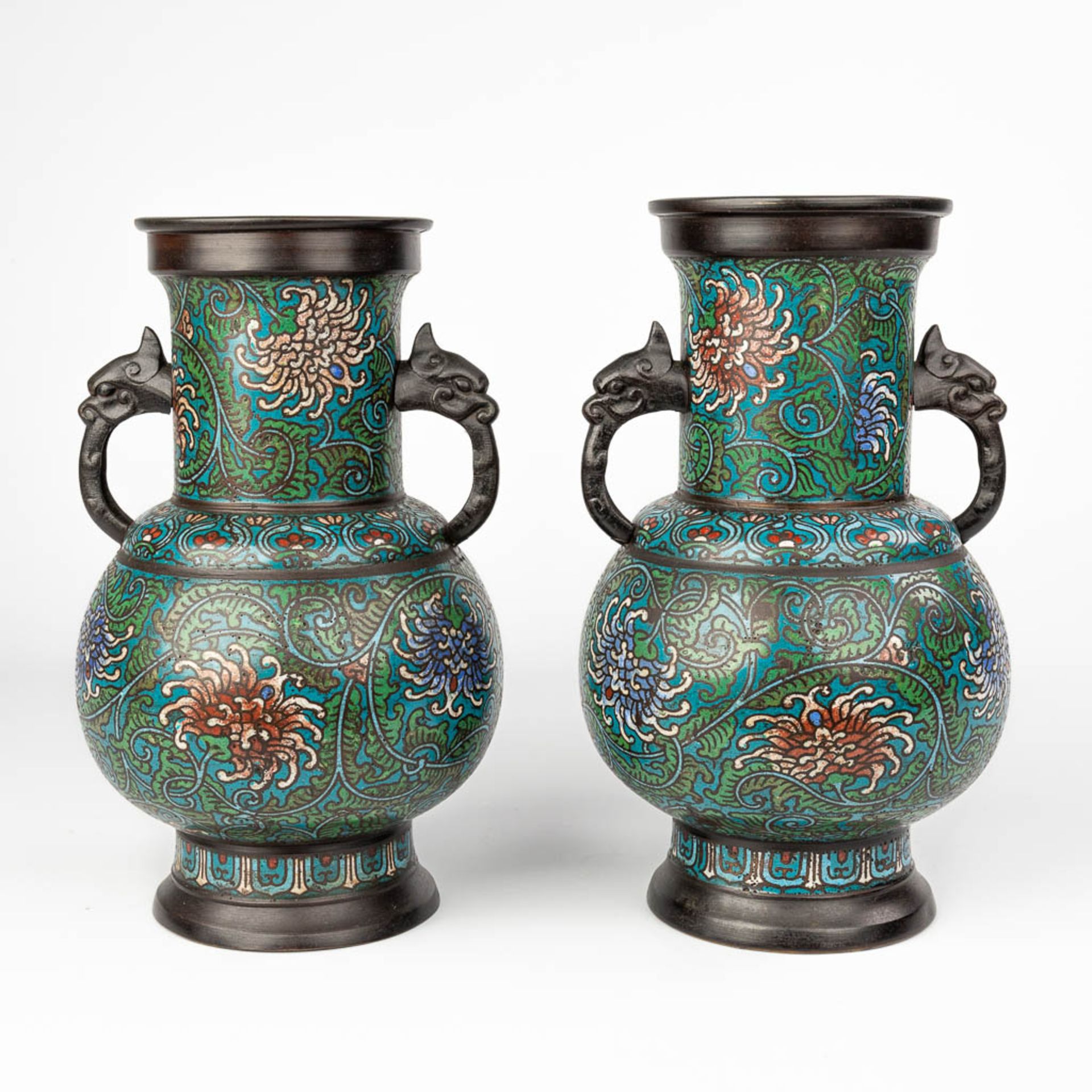 A pair of antique cloisonnŽ vases, made in Japan. Probably Meiji - Image 6 of 9