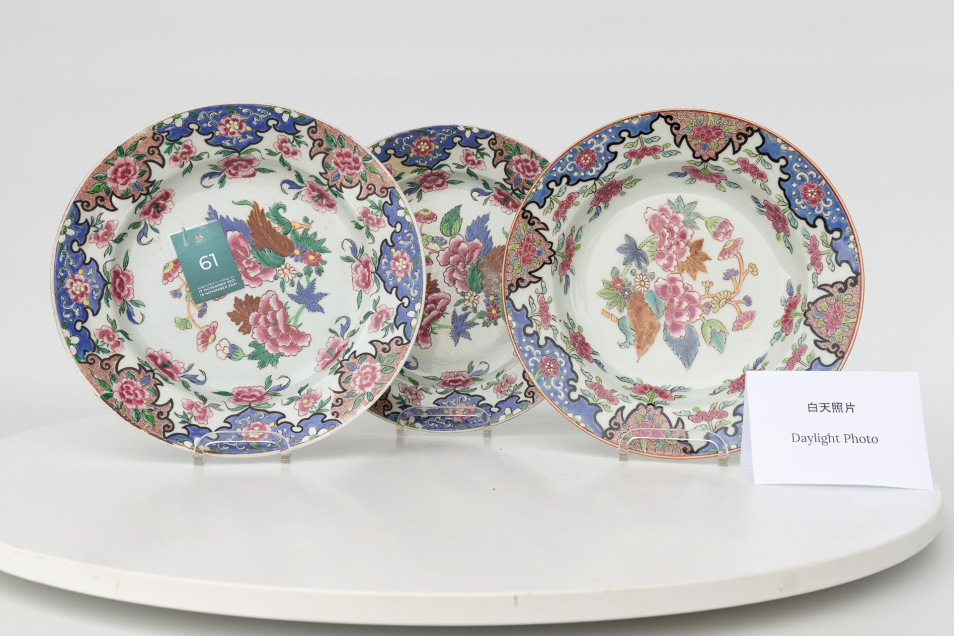 A collection of 6 'Famille Rose' plates made of Chinese porcelain. - Image 13 of 13