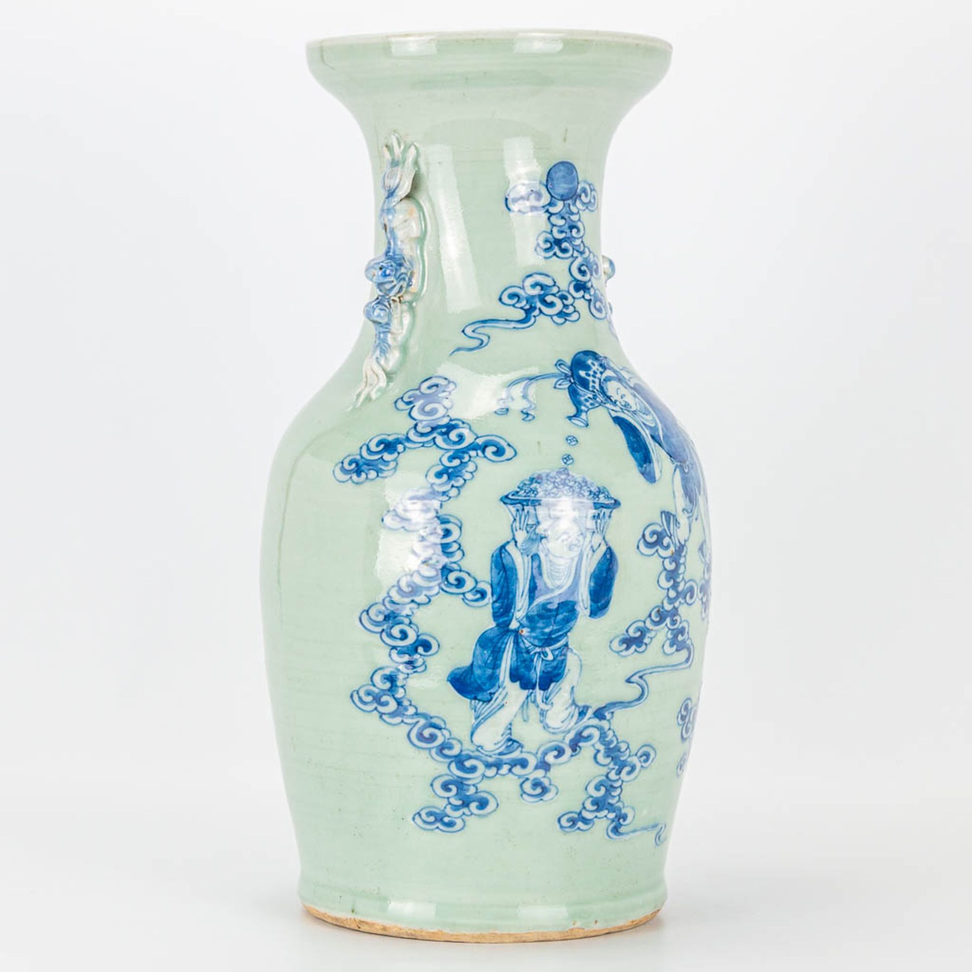 A vase made of Chinese porcelain with a blue-white decor. 19th/20th century. - Image 6 of 14